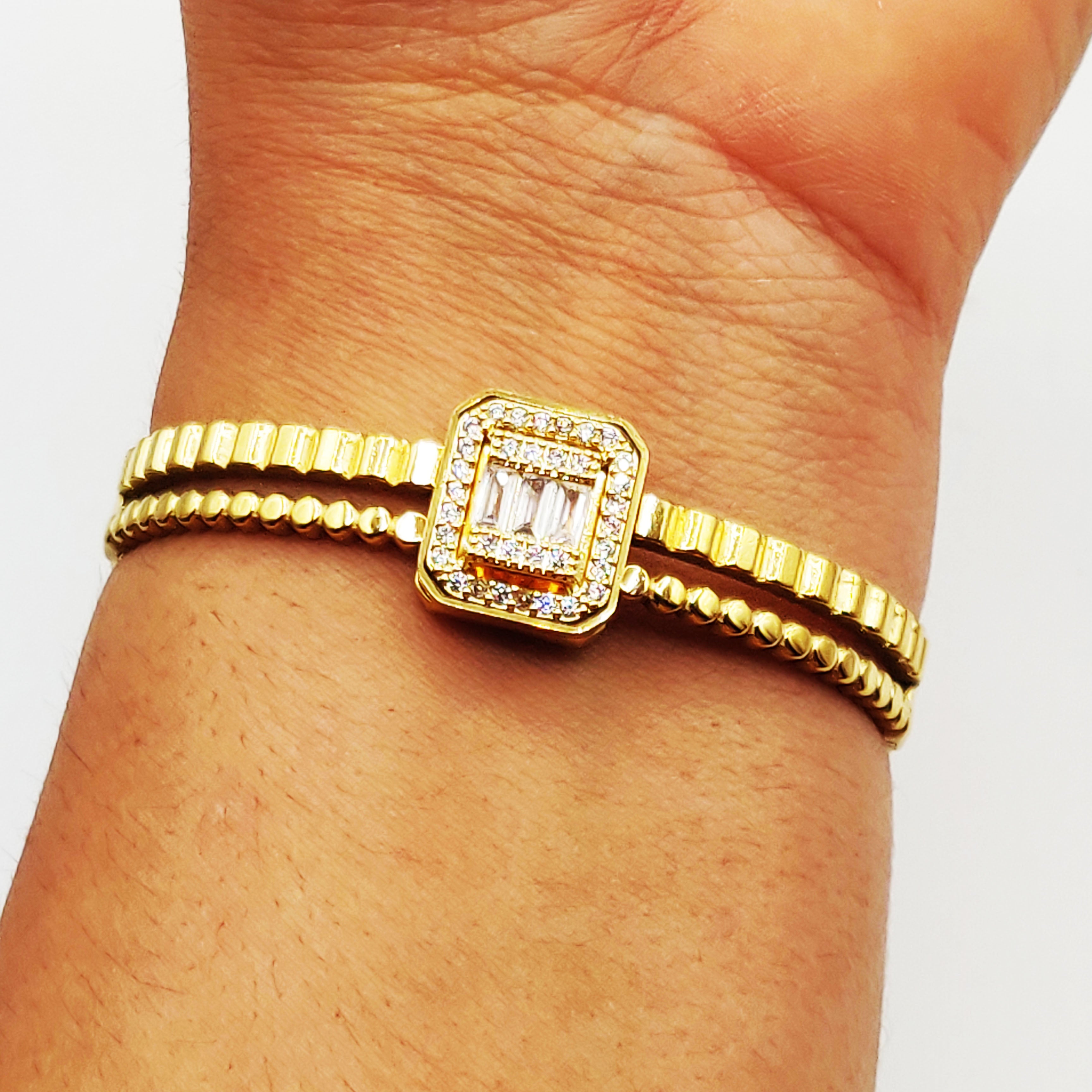 Bracelet Rigide Bosses Carré Cristaux Luxe Doré