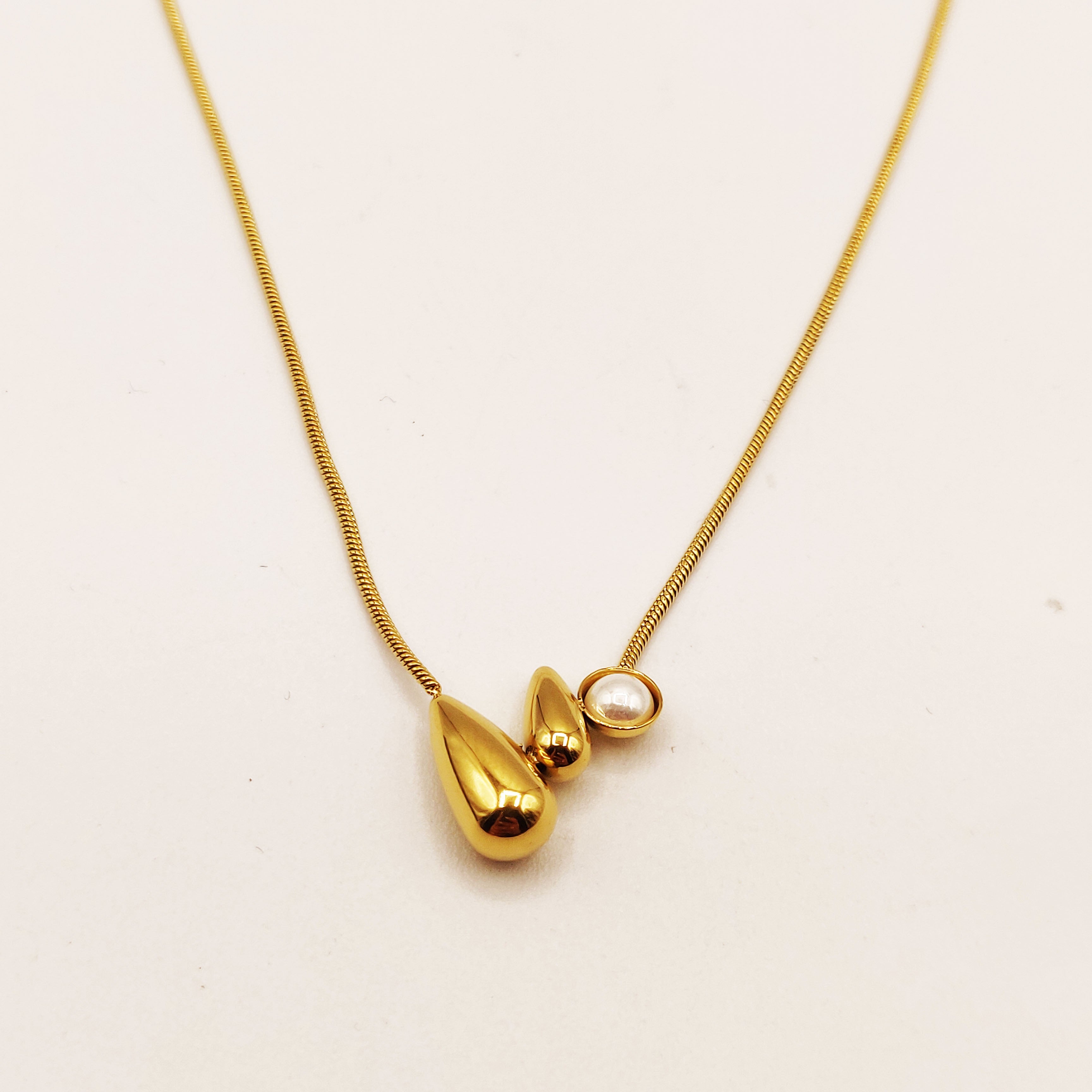 Collier Gouttes Bombées et Perle d'imitation Blanche