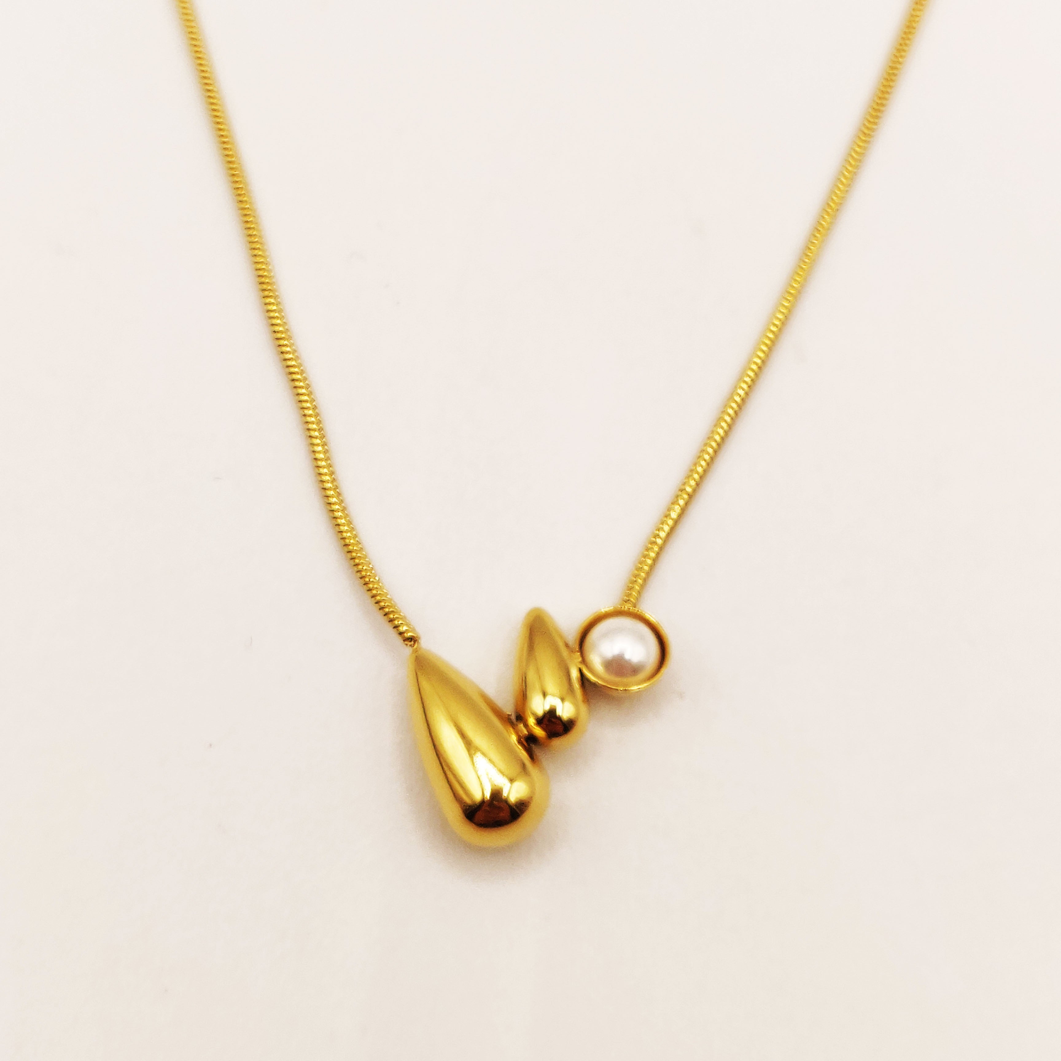 Collier Gouttes Bombées et Perle d'imitation Blanche