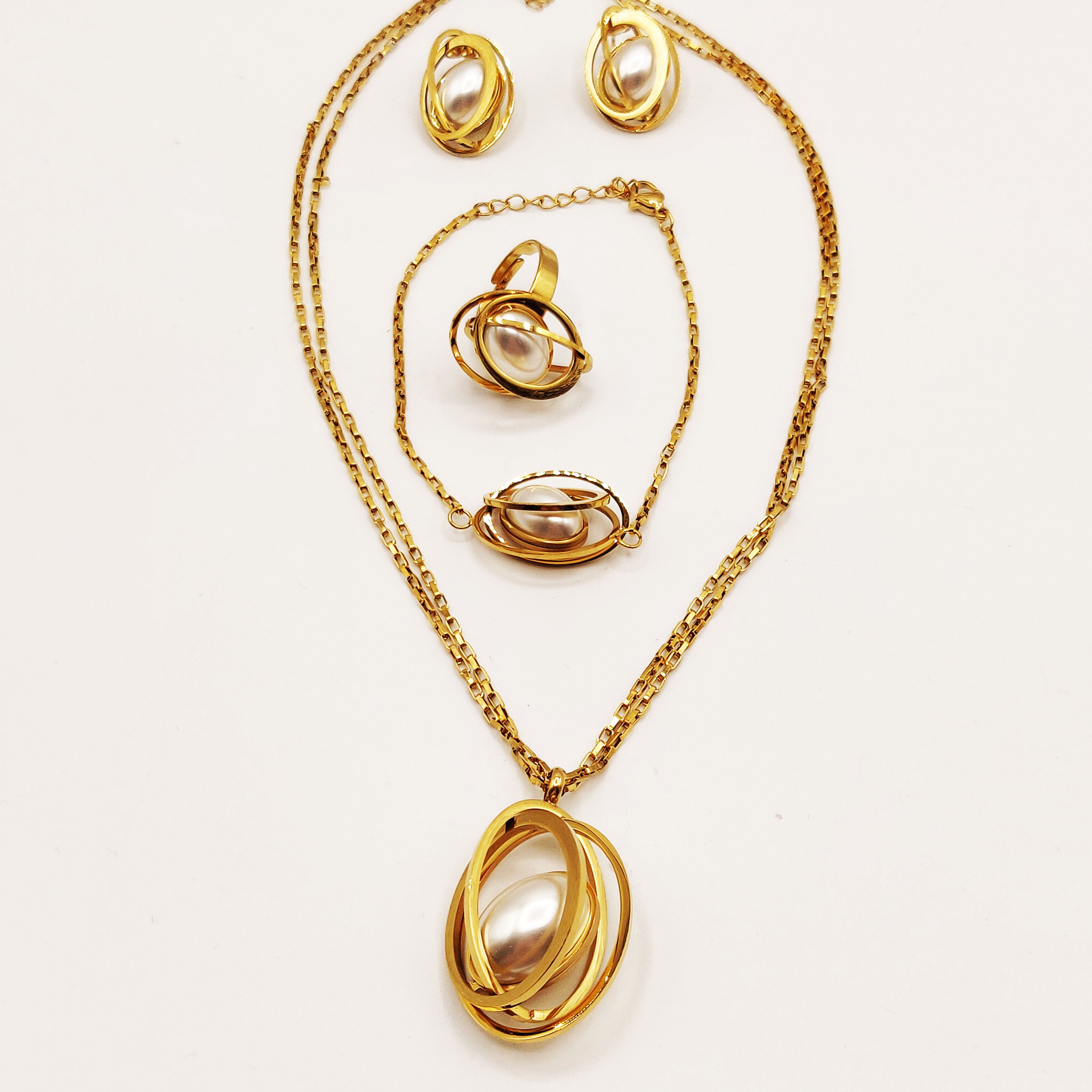 Ensemble Collier, Bracelet, Boucles d'oreilles et Bague Perle d'imitation Blanche Ovale et Anneaux