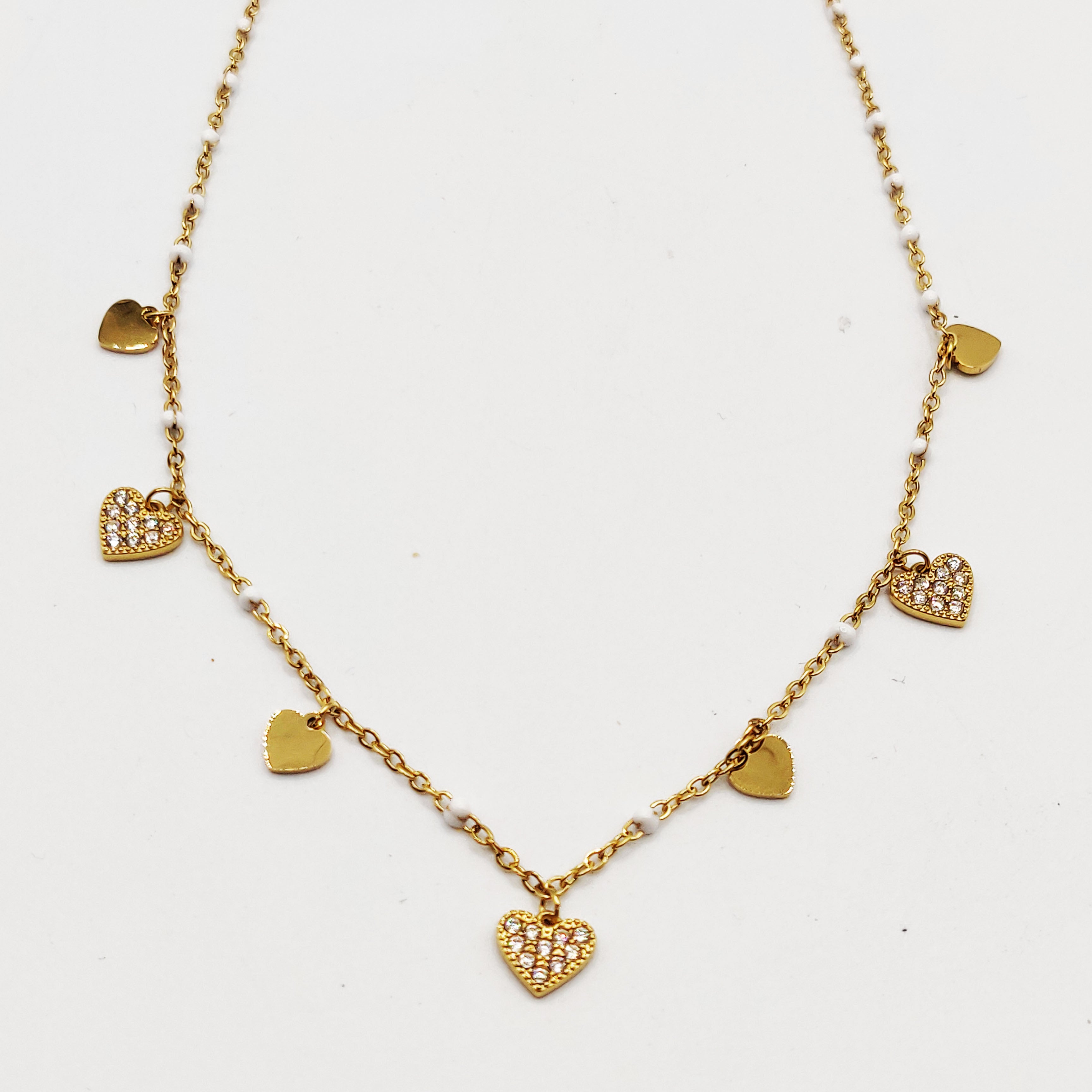Collier Multi Coeurs Cristaux et Perles d'imitation Blanches
