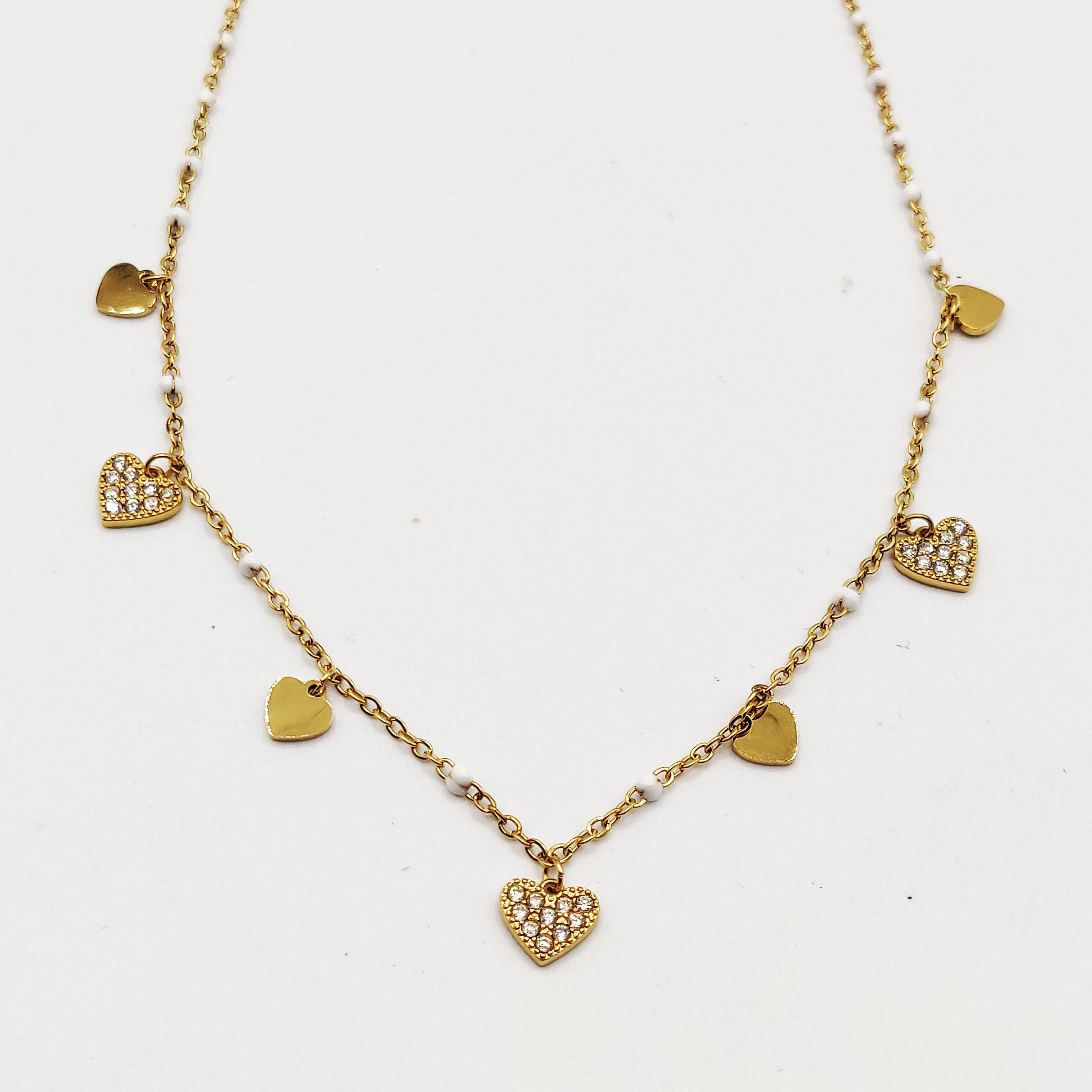 Collier Multi Coeurs Cristaux et Perles d'imitation Blanches