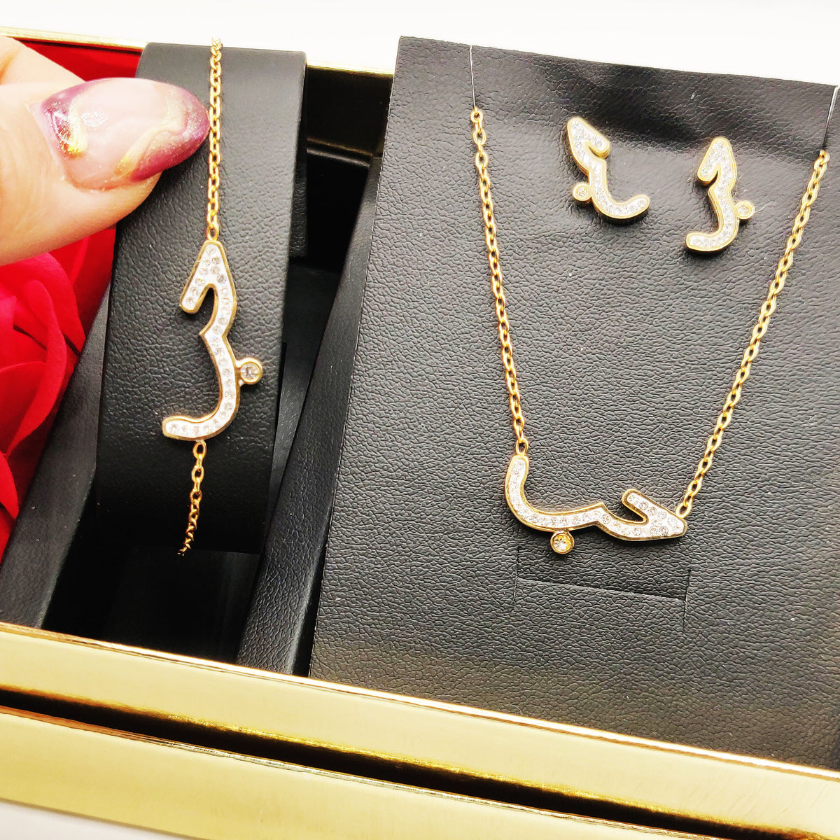 Coffret Collier, Bracelet et Boucles d'oreilles Hobe Cristaux et Roses Rouges
