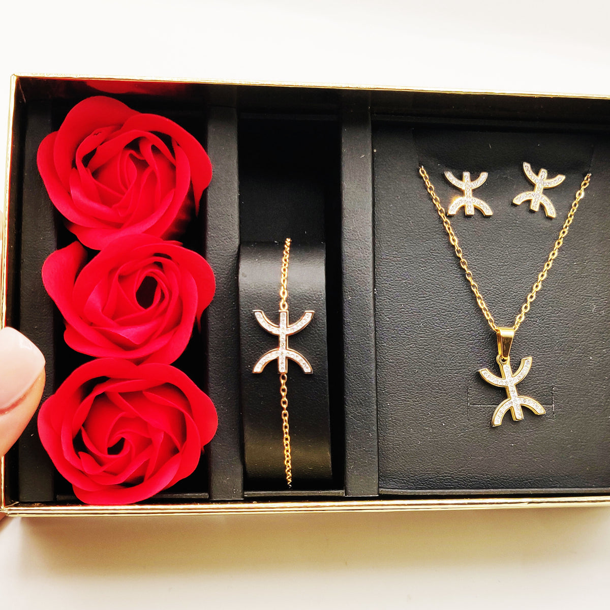 Coffret Collier, Bracelet et Boucles d'oreilles Amazigh Cristaux et Roses Rouges