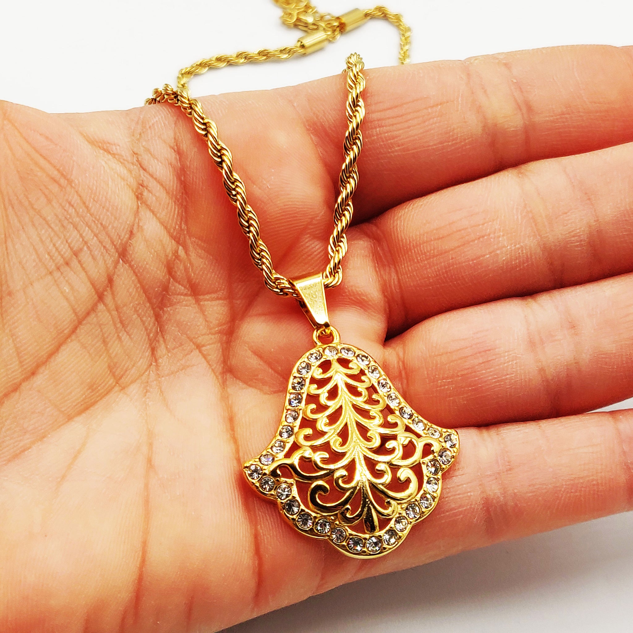 Collier Torsade Main de Fatma Motifs Orientaux Tour Cristaux Luxe