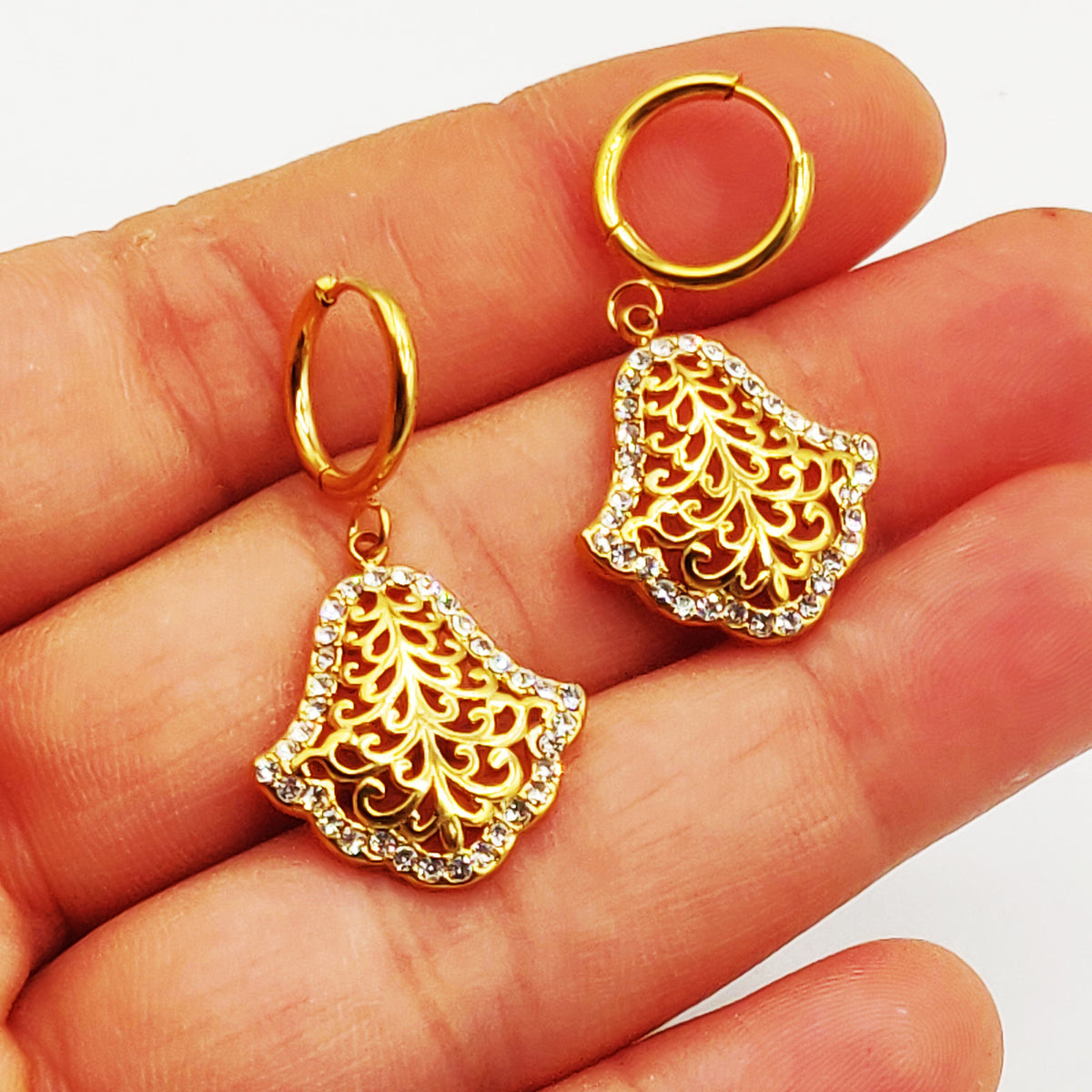 Boucles d'oreilles Torsade Main de Fatma Motifs Orientaux Tour Cristaux Luxe
