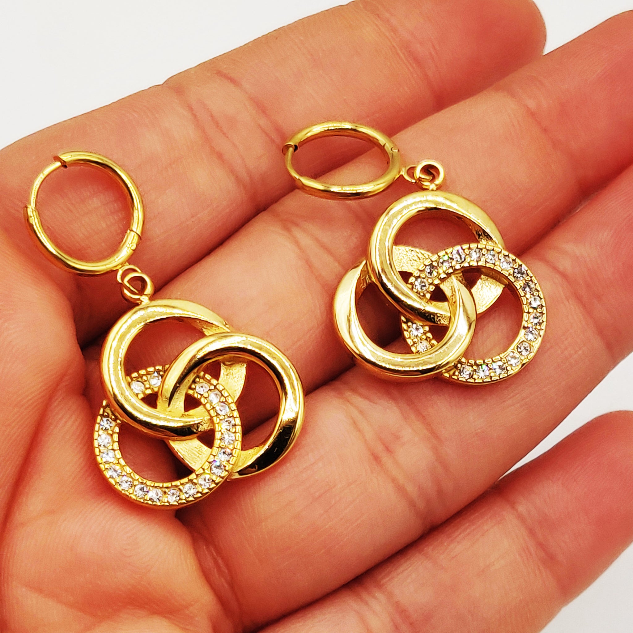 Boucles d'oreilles Torsade Triple Anneaux Emmêlés Cristaux Luxe