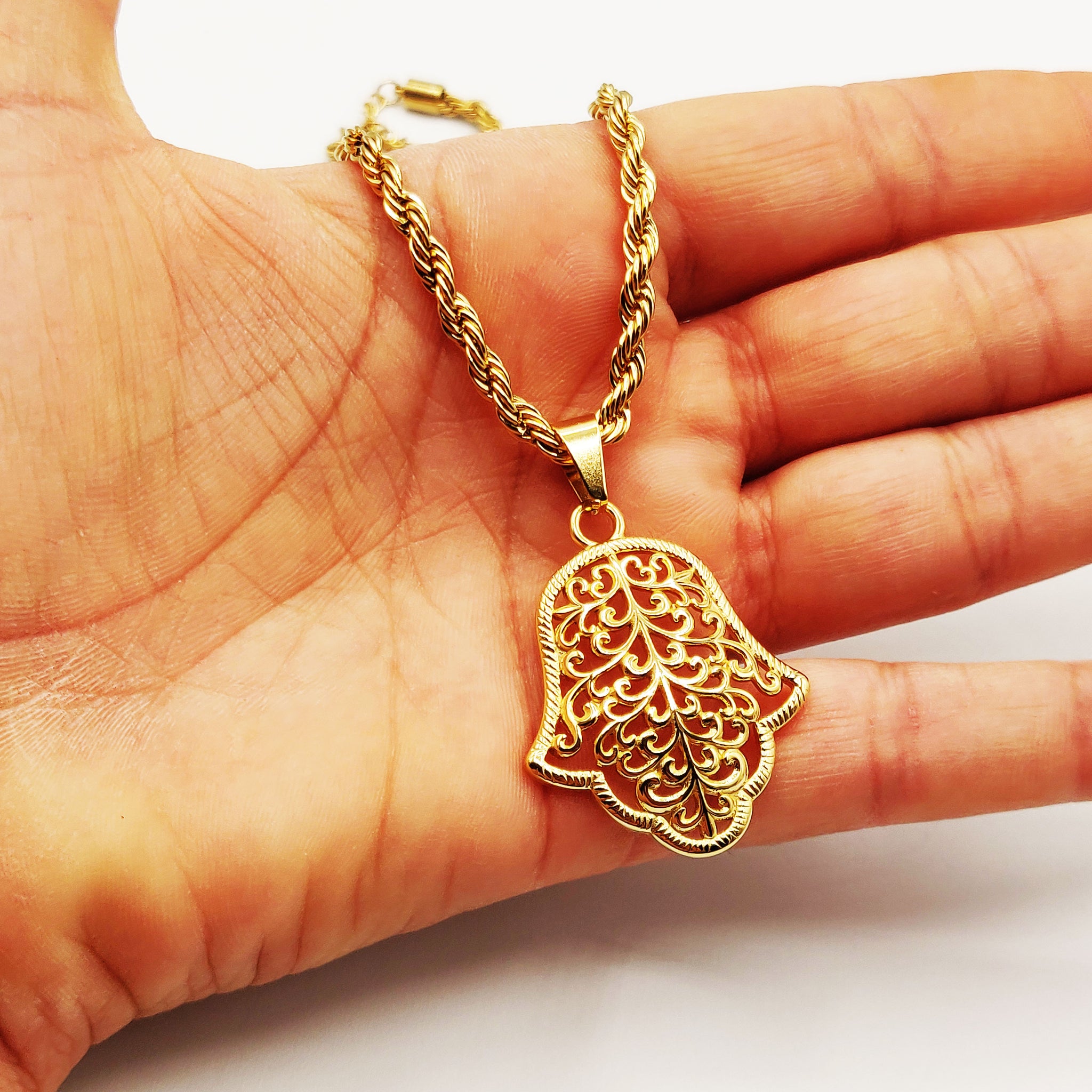 Collier Torsade Main de Fatma Motifs Orientaux Luxe
