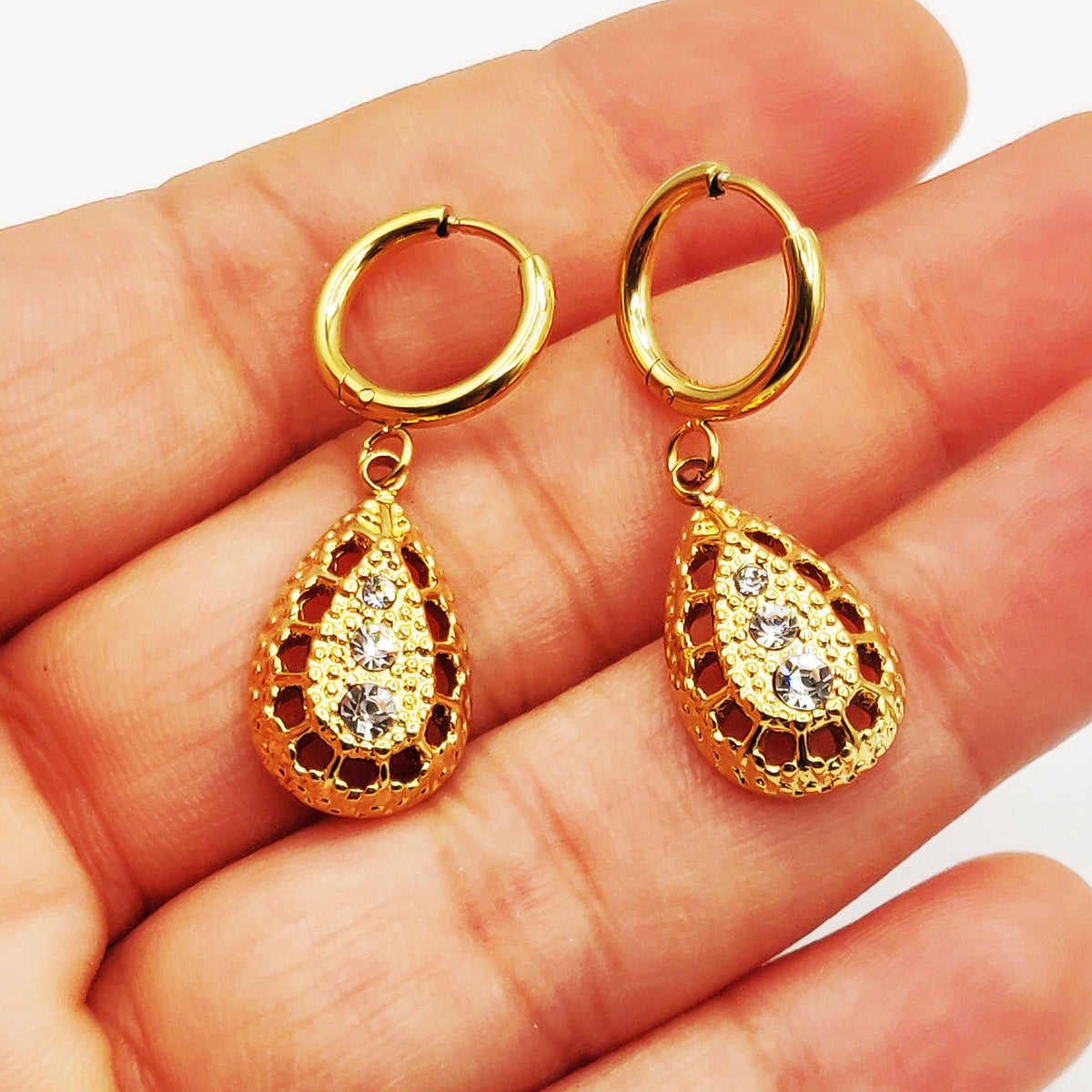 Boucles d'oreilles Multi Cercles Orientaux et Goutte Cristaux Luxe