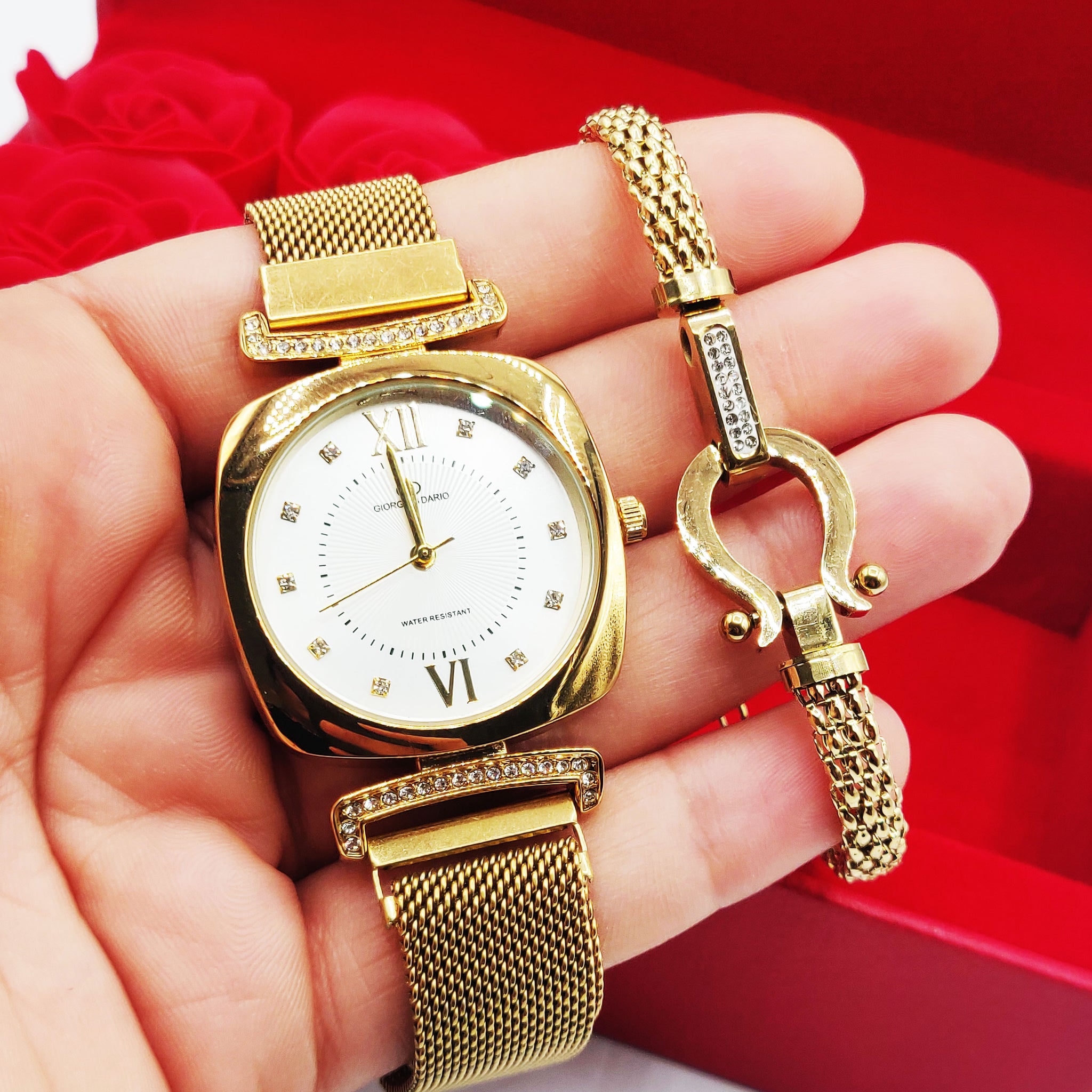 Coffret Cadeau Montre Giorgio & Dario EU6387 Fond Blanc avec Bracelet Rigide Motif Oméga Luxe et Roses Rouges