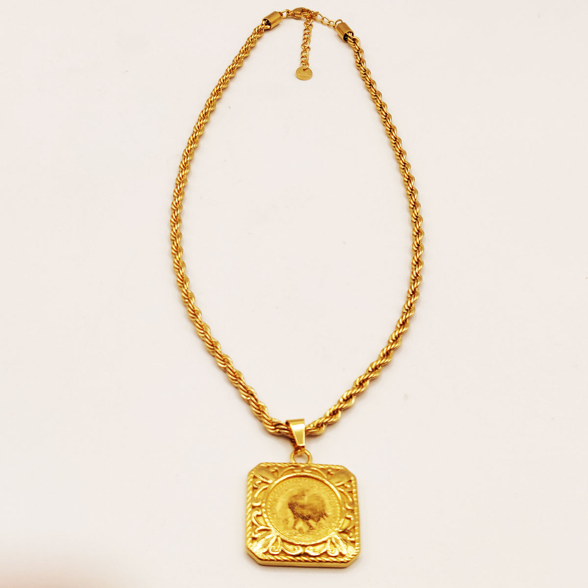 Collier Torsade Pendentif Carré Louise Coq Luxe