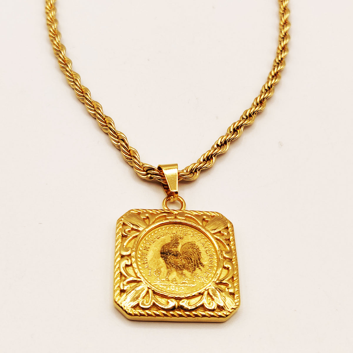 Collier Torsade Pendentif Carré Louise Coq Luxe