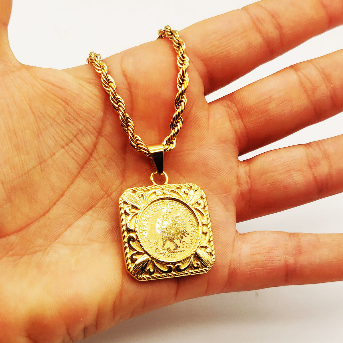 Collier Torsade Pendentif Carré Louise Coq Luxe