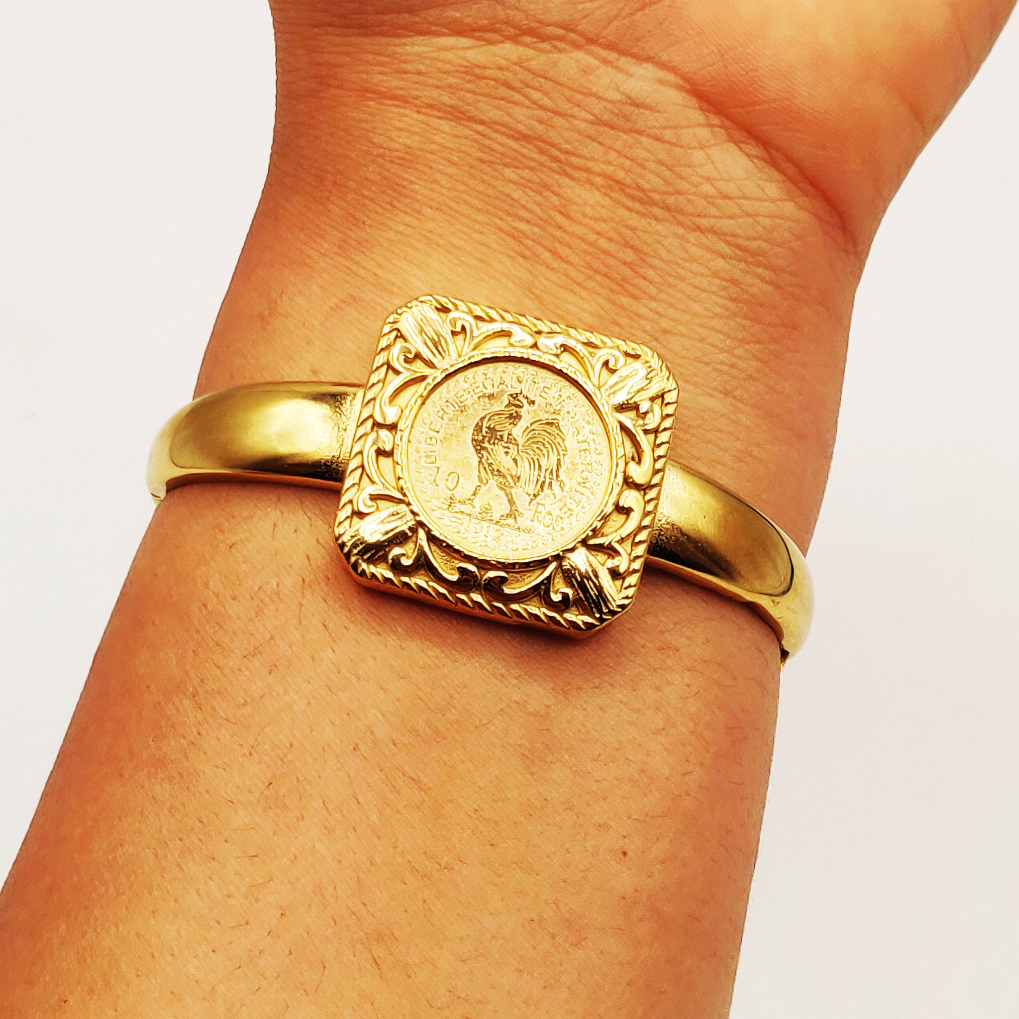Bracelet Rigide Pendentif Carré Louise Coq Luxe