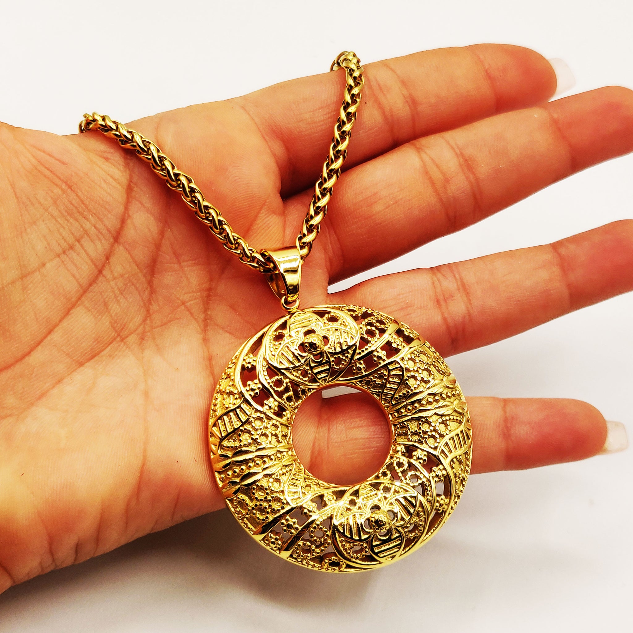 Collier Torsade Cercle Motifs Trèfles Orientaux Luxe