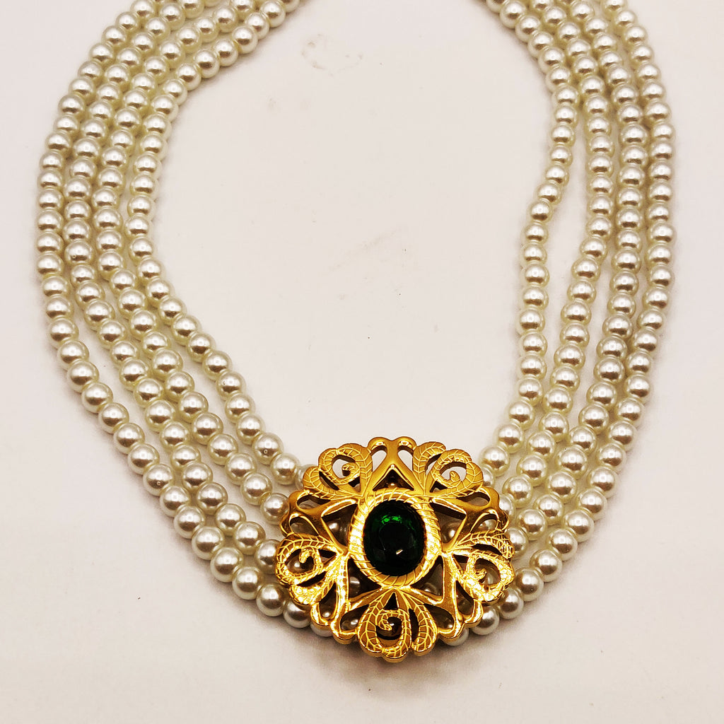 Collier Multi Rangs Perles d'imitation Blanches Motif Oriental Pierre Verte
