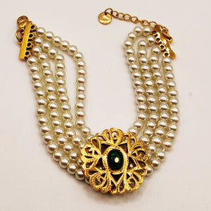 Bracelet Multi Rangs Perles d'imitation Blanches Motif Oriental Pierre Verte