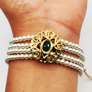 Bracelet Multi Rangs Perles d'imitation Blanches Motif Oriental Pierre Verte
