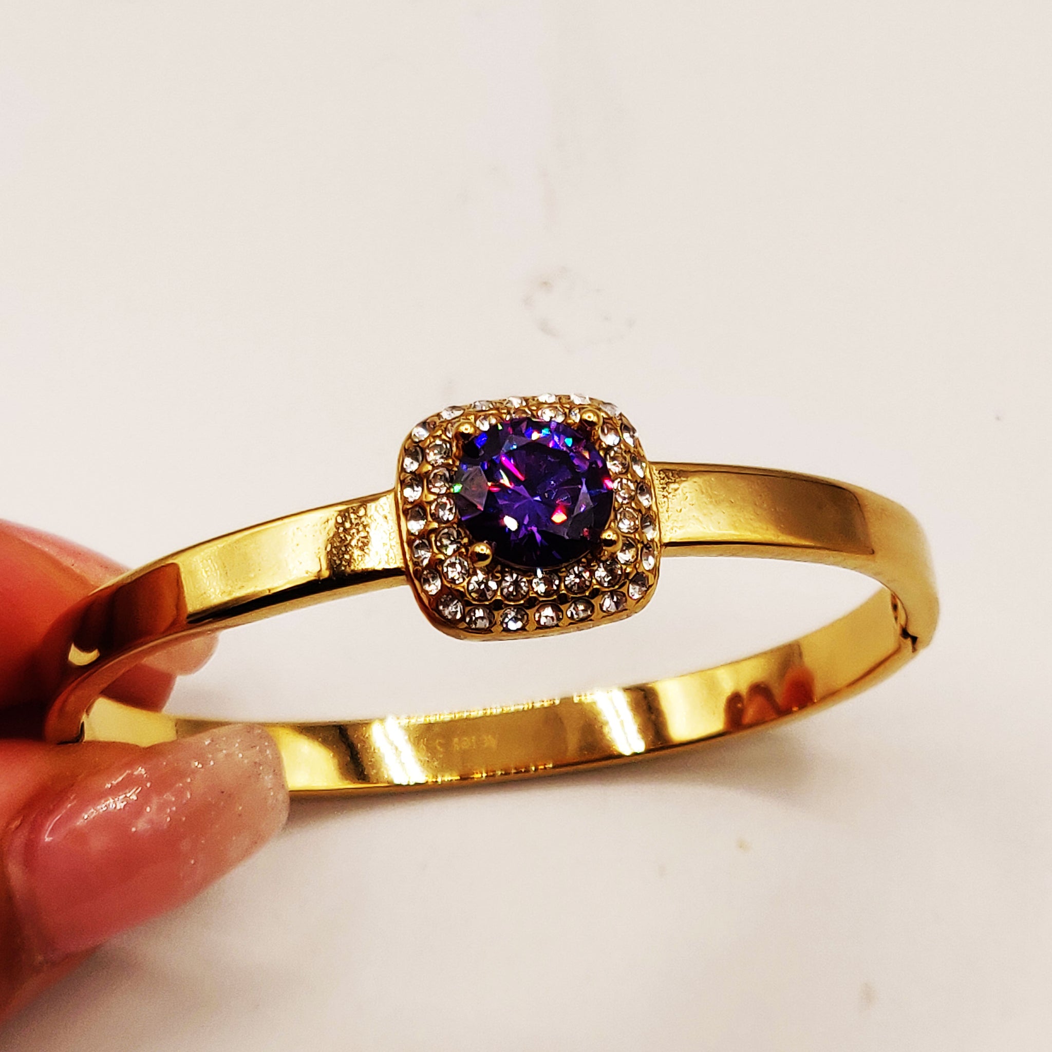 Bracelet Rigide Carré Gros Cristal Violet Tour Cristaux Luxe