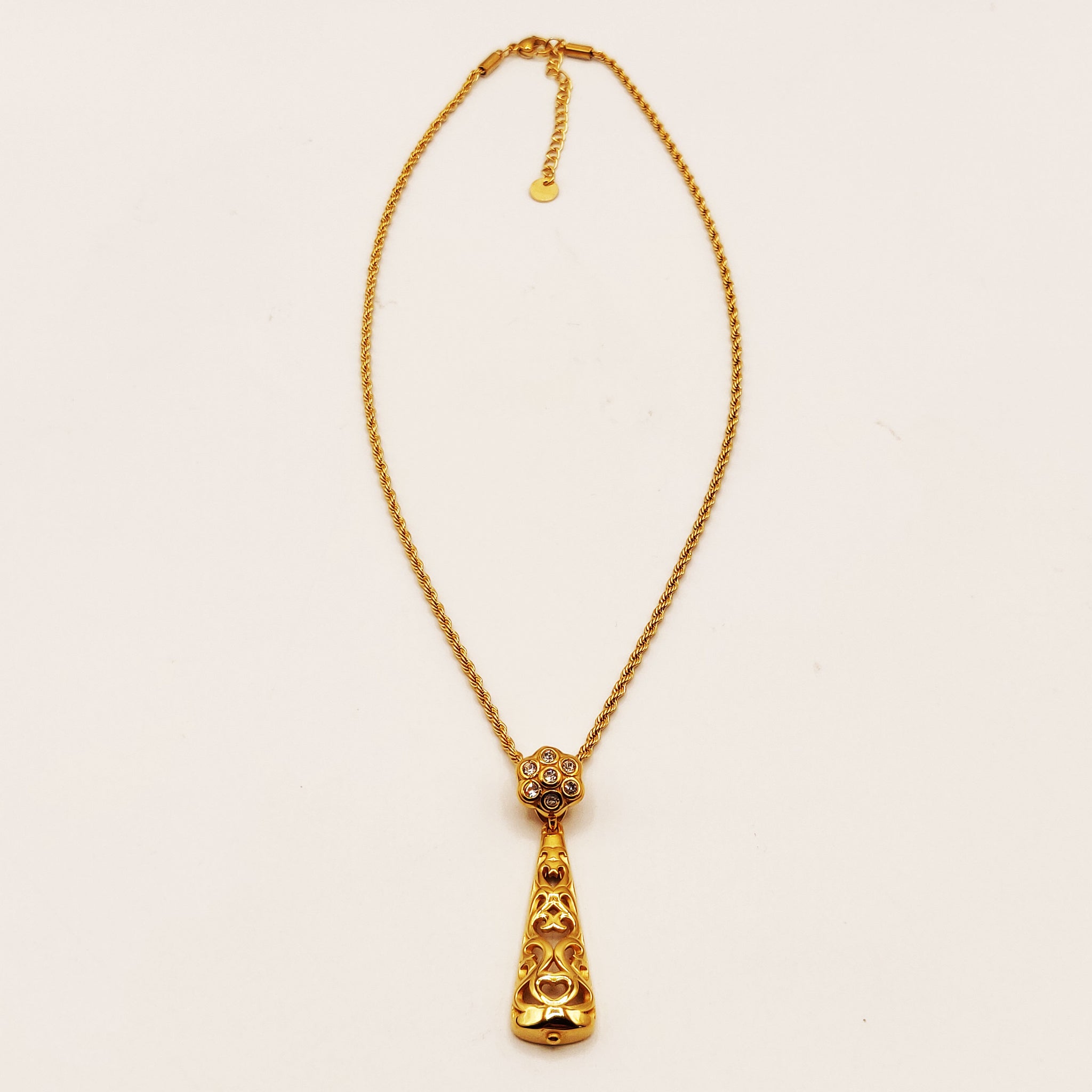 Collier Pendentif Motifs Orientaux et Fleur en Cristaux Luxe