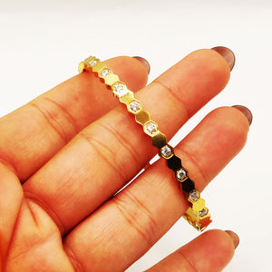 Bracelet Rigide Hexagones Dorés et Cristaux Luxe