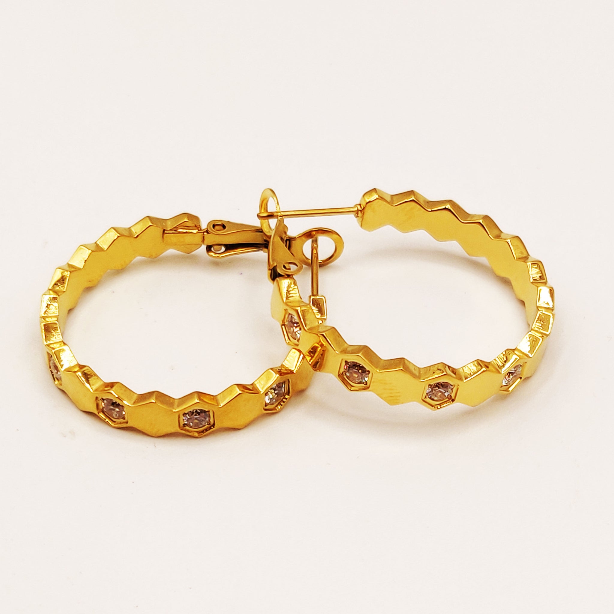 Boucles d'oreilles Hexagones Dorés et Cristaux Luxe
