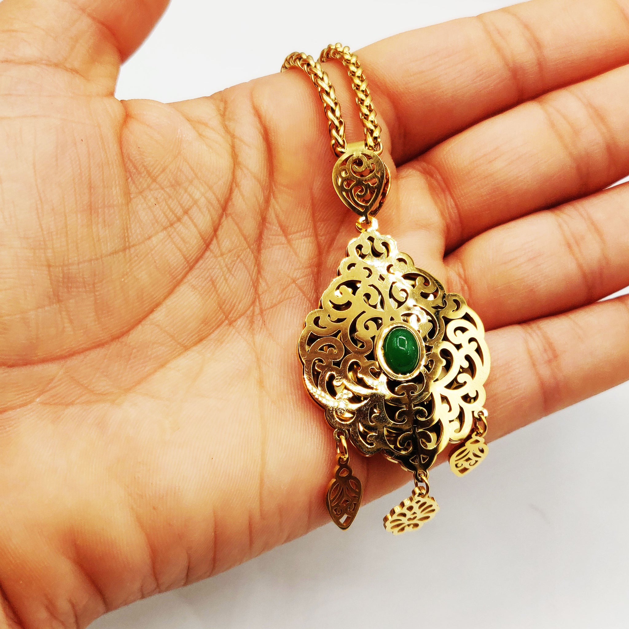 Collier Torsade Motif Oriental Pierre Verte Pendentifs Orientaux Luxe