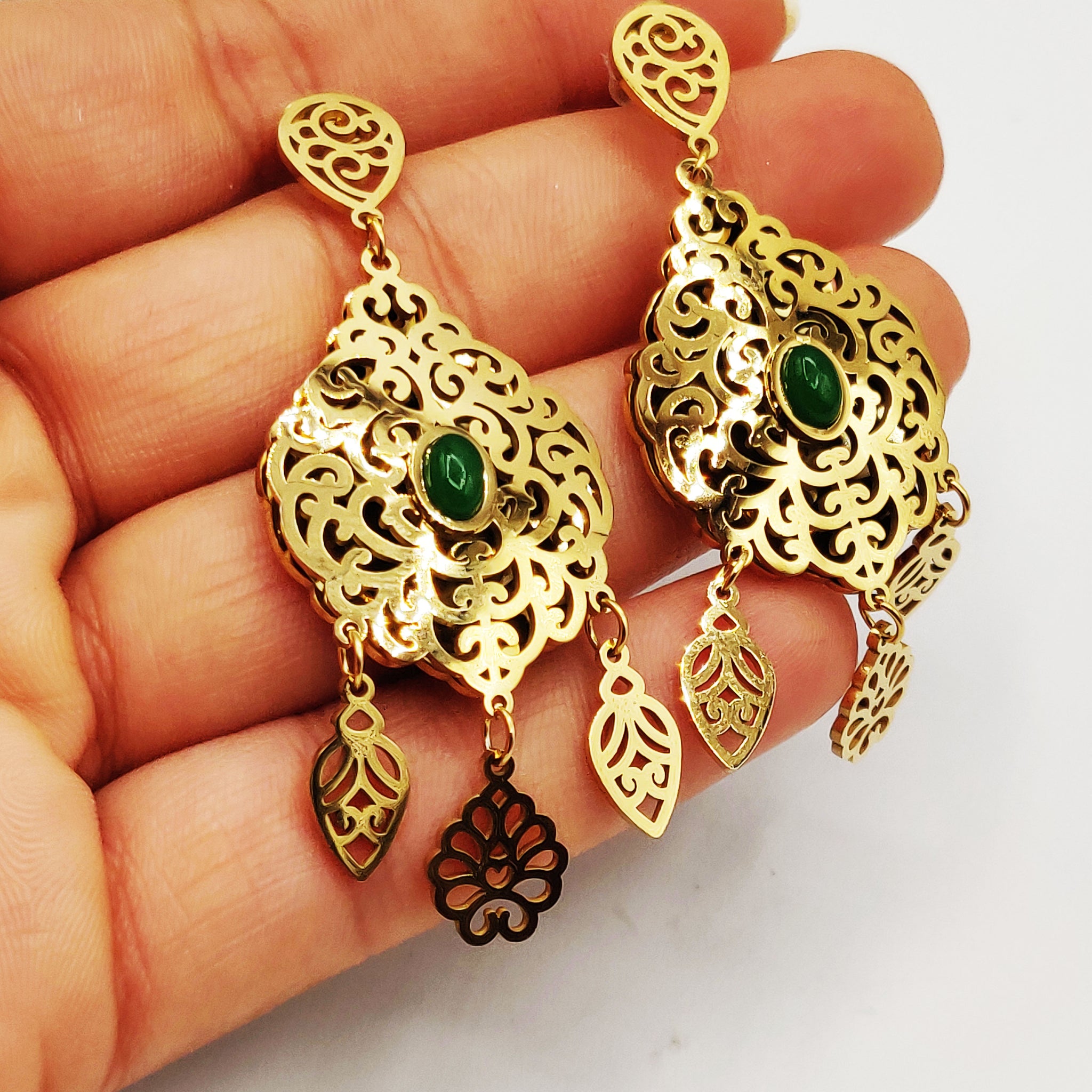 Boucles d'oreilles Torsade Motif Oriental Pierre Verte Pendentifs Orientaux Luxe