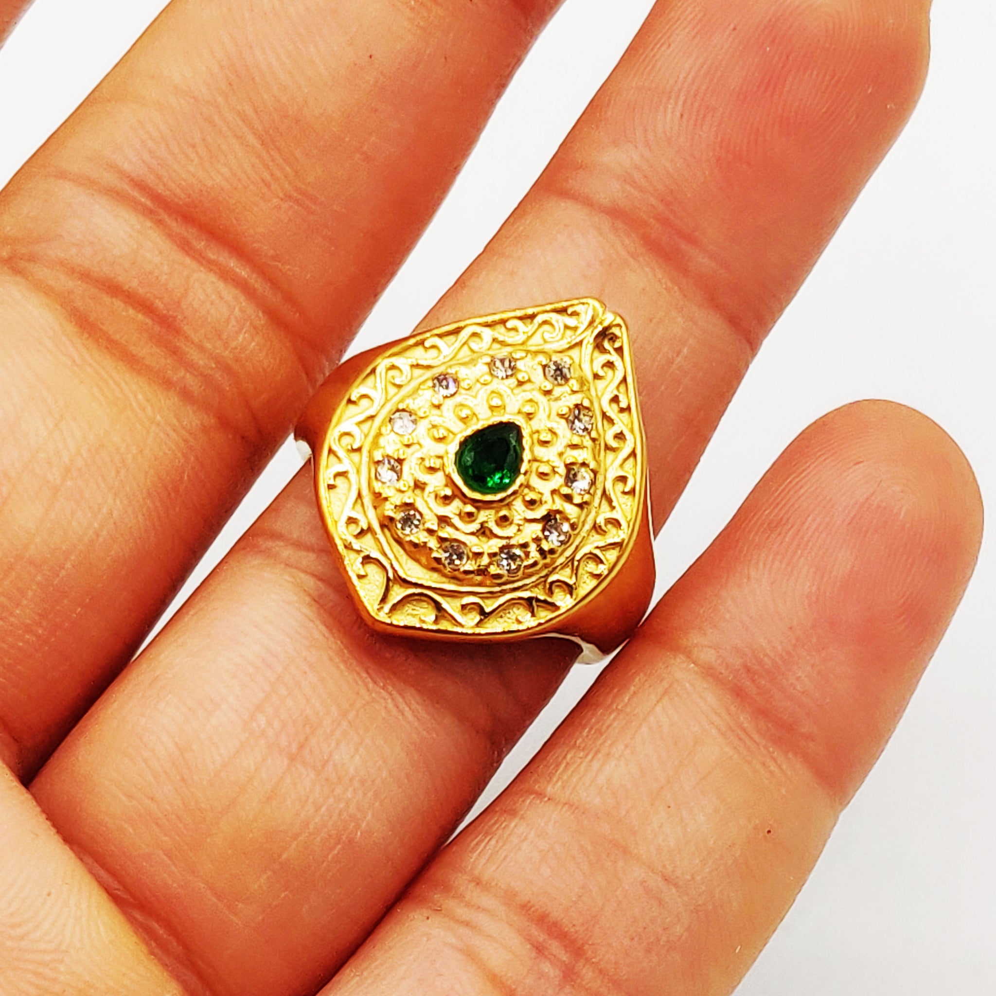 Bague Goutte Motifs Orientaux Pierre Verte Luxe