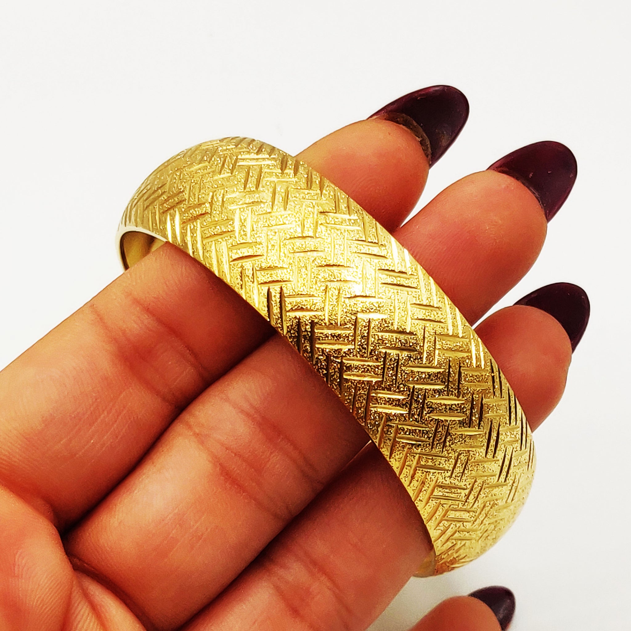 Bracelet Rigide Rayures Gravées Luxe