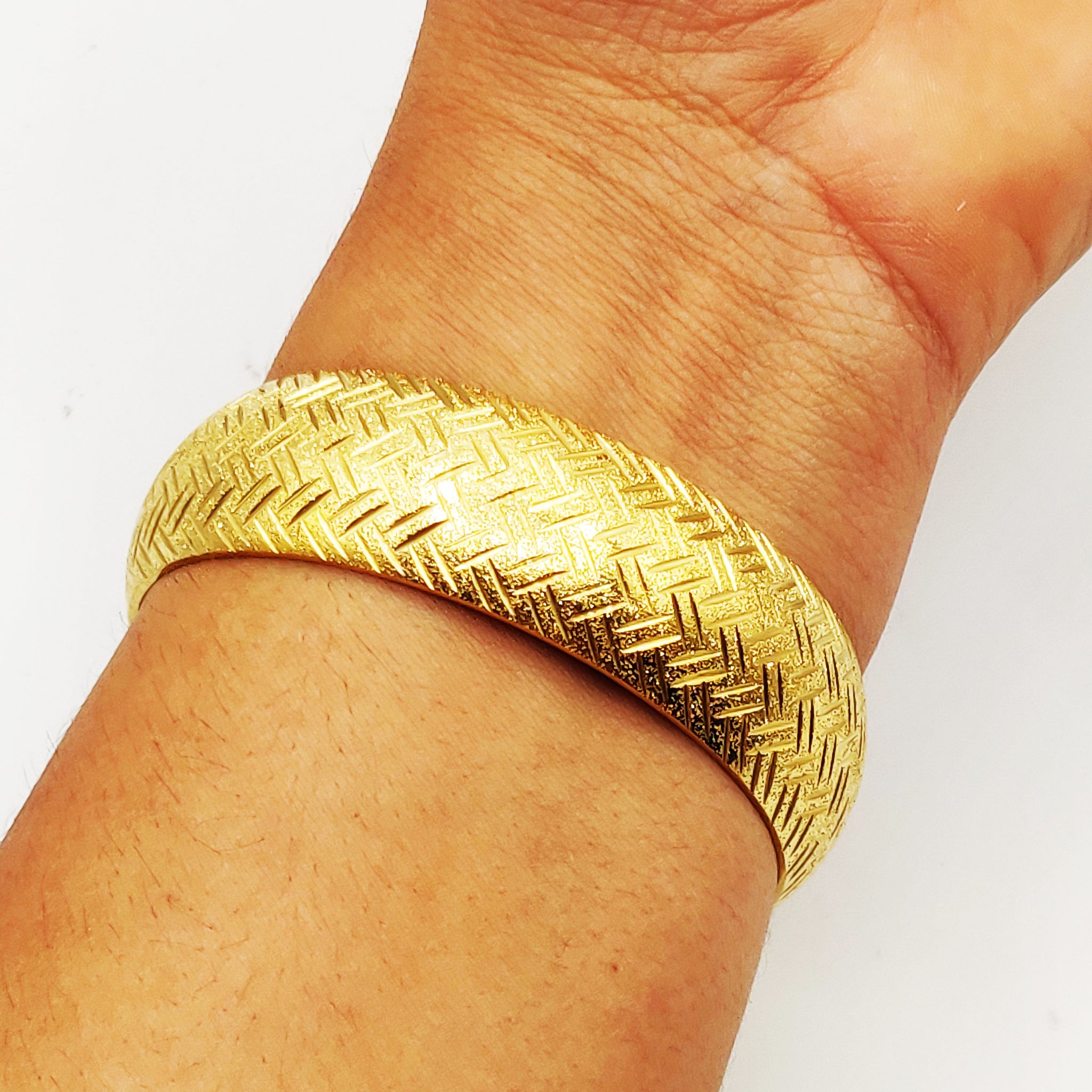 Bracelet Rigide Rayures Gravées Luxe