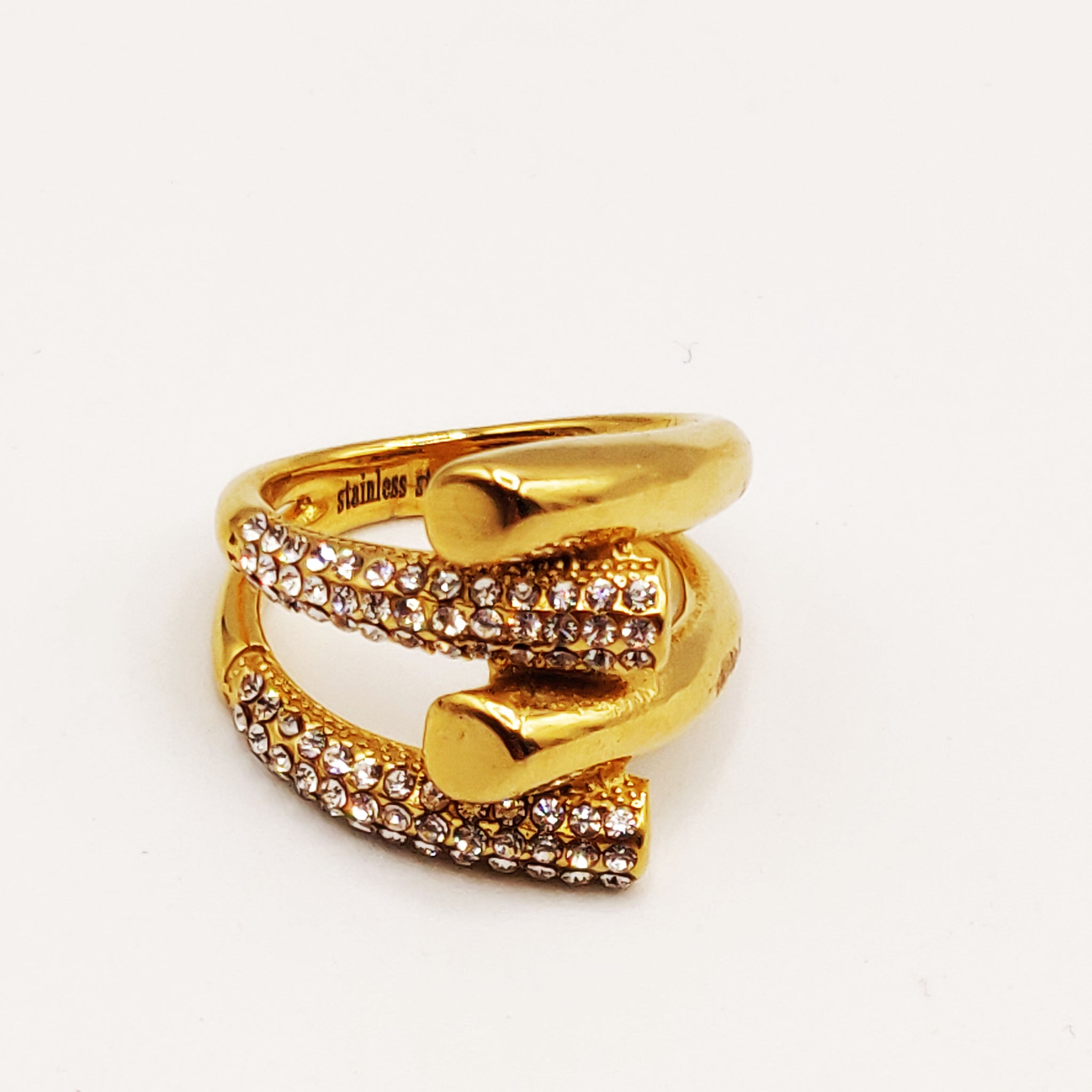 Bague Lignes Dorées et Cristaux Luxe