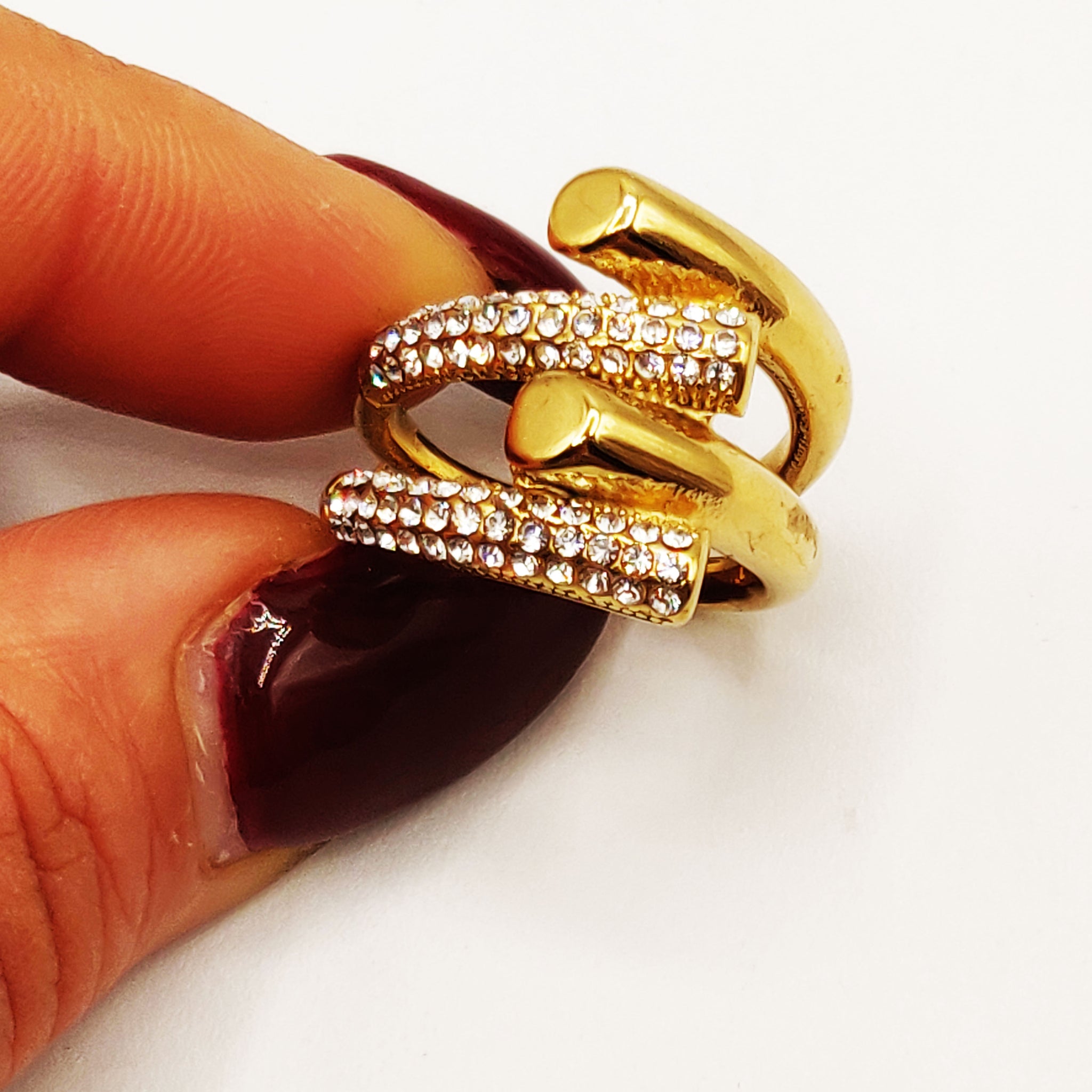 Bague Lignes Dorées et Cristaux Luxe