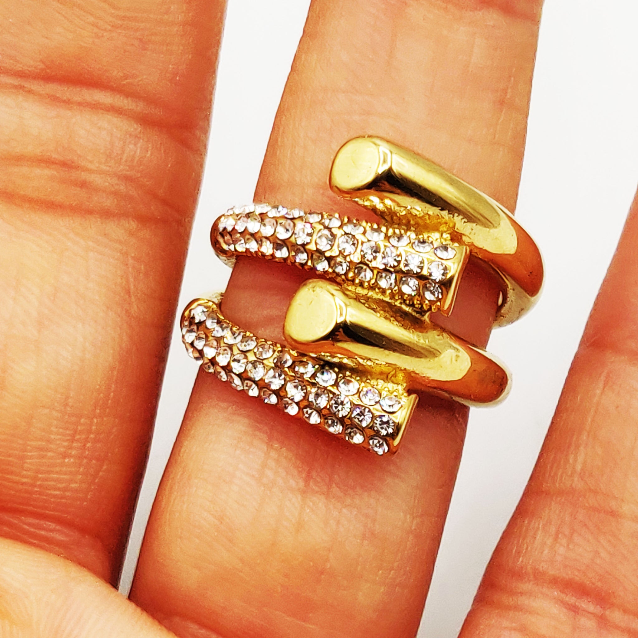 Bague Lignes Dorées et Cristaux Luxe