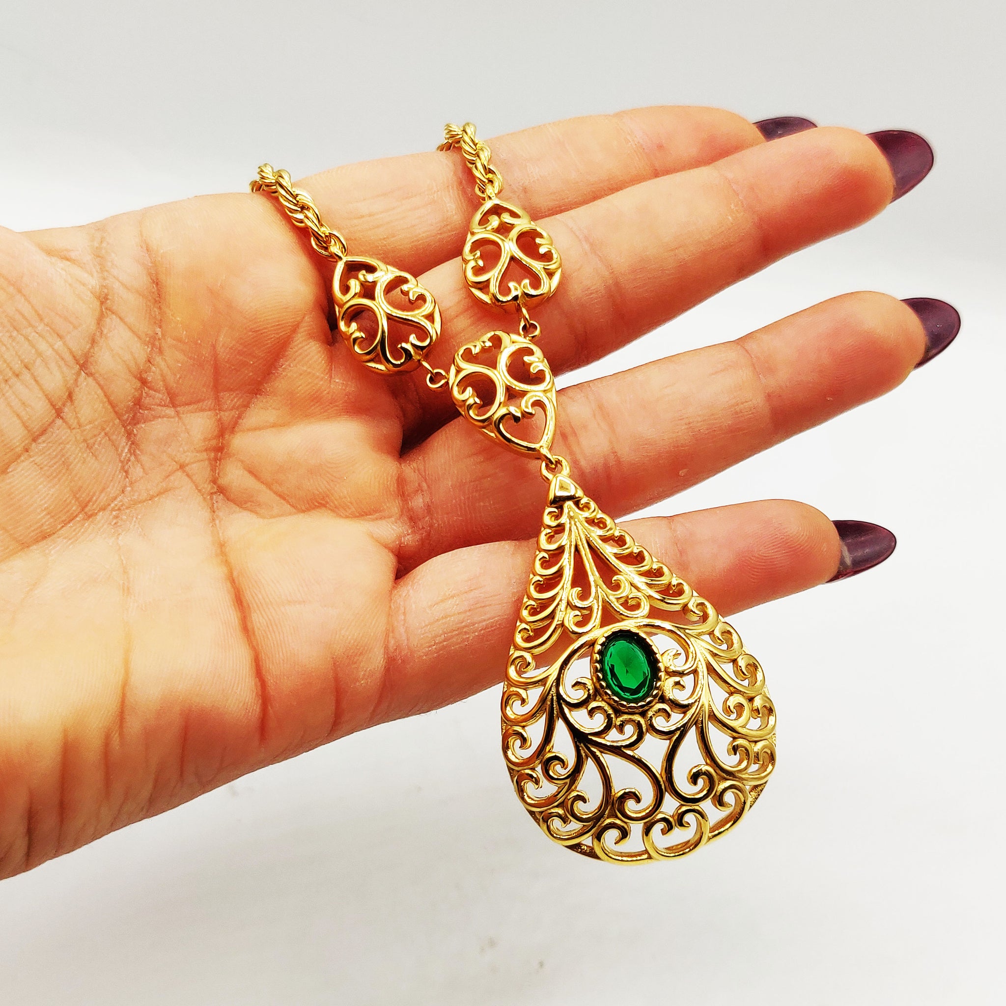 Collier Grande Goutte Motifs Orientaux Pierre Verte Luxe