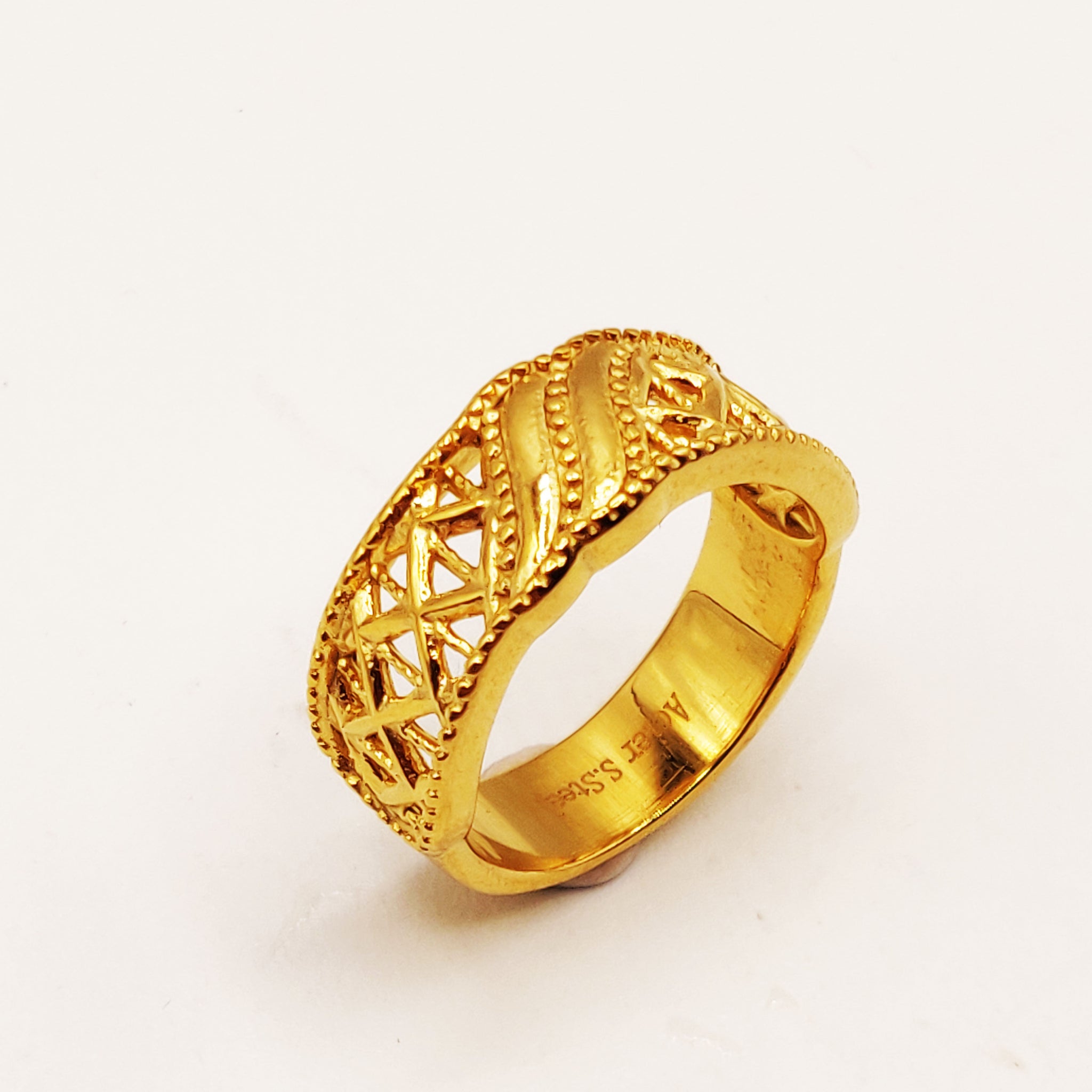 Bague Motifs Losanges Orientaux Vagues Dorées Luxe