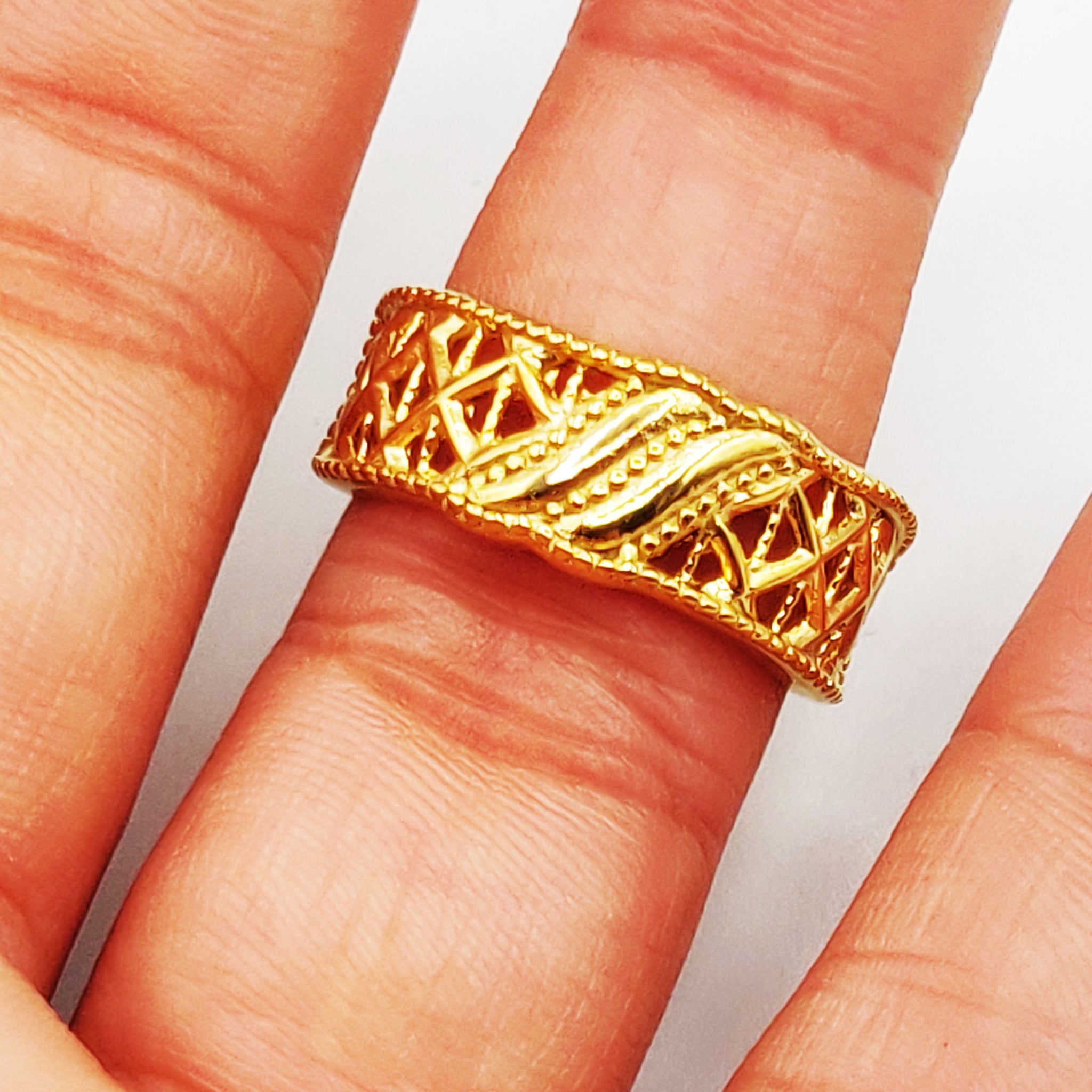 Bague Motifs Losanges Orientaux Vagues Dorées Luxe