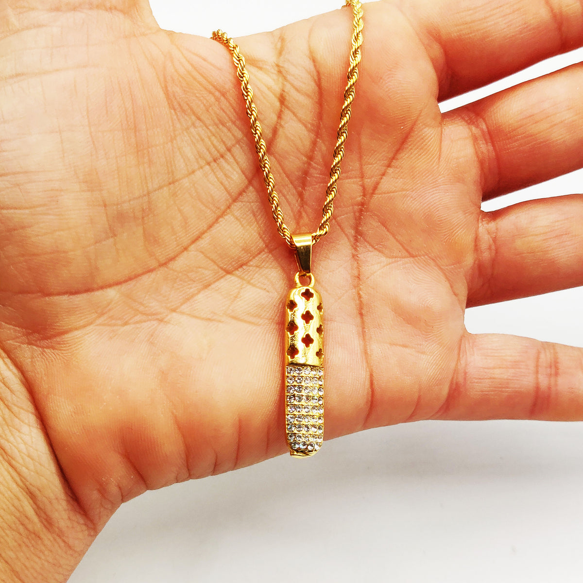 Collier Barre Trèfles Creusés et Cristaux Luxe
