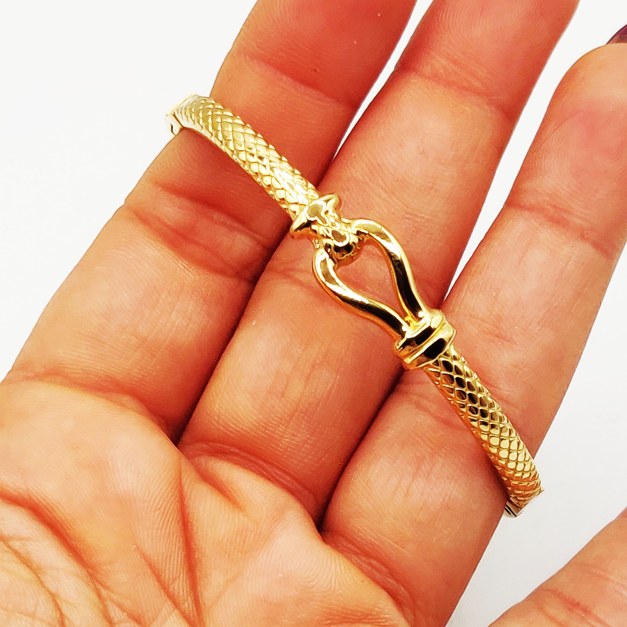 Bracelet Rigide Boucle Écailles Luxe