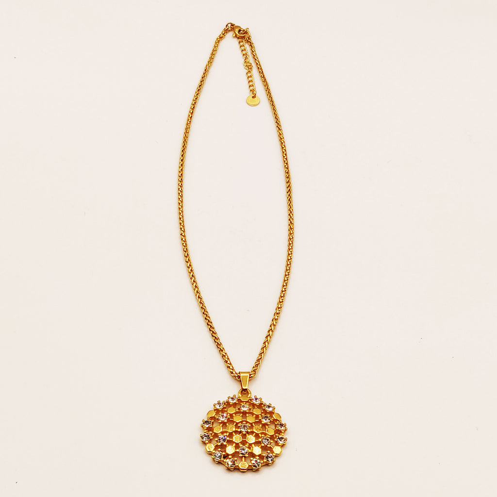Collier Rond Hexagones Dorés et Cristaux Luxe