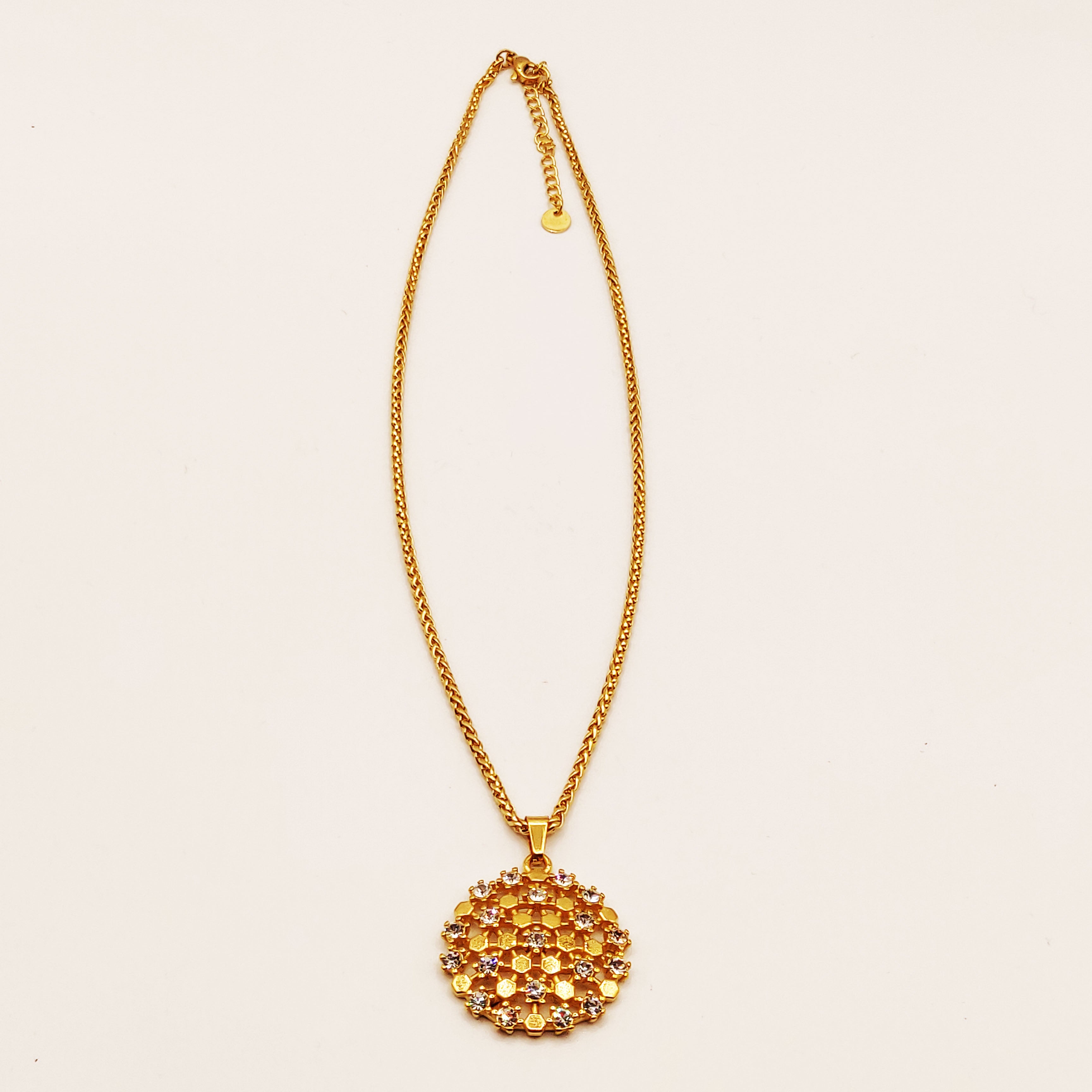 Collier Rond Hexagones Dorés et Cristaux Luxe