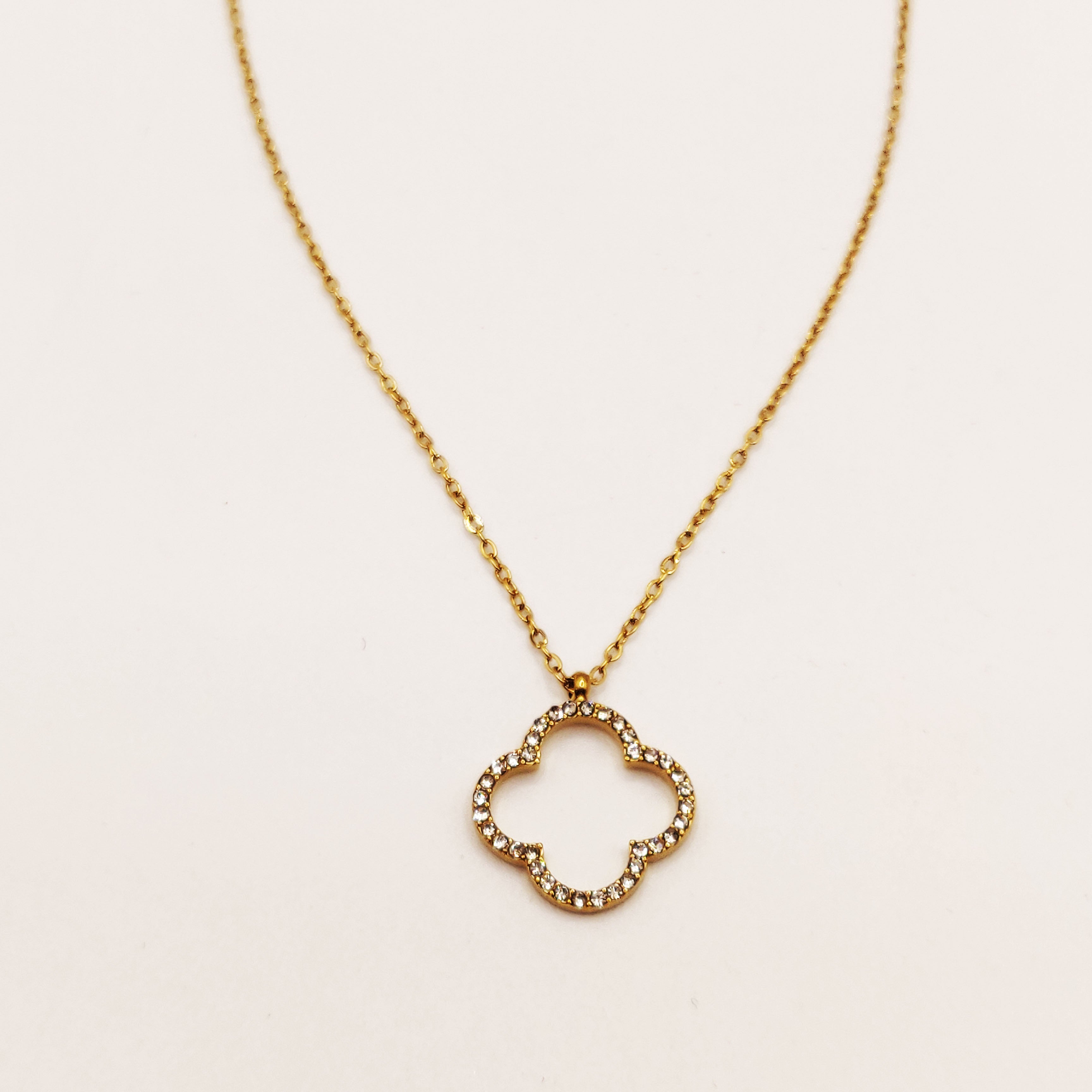 Collier Grand Trèfle Creux Tour Cristaux