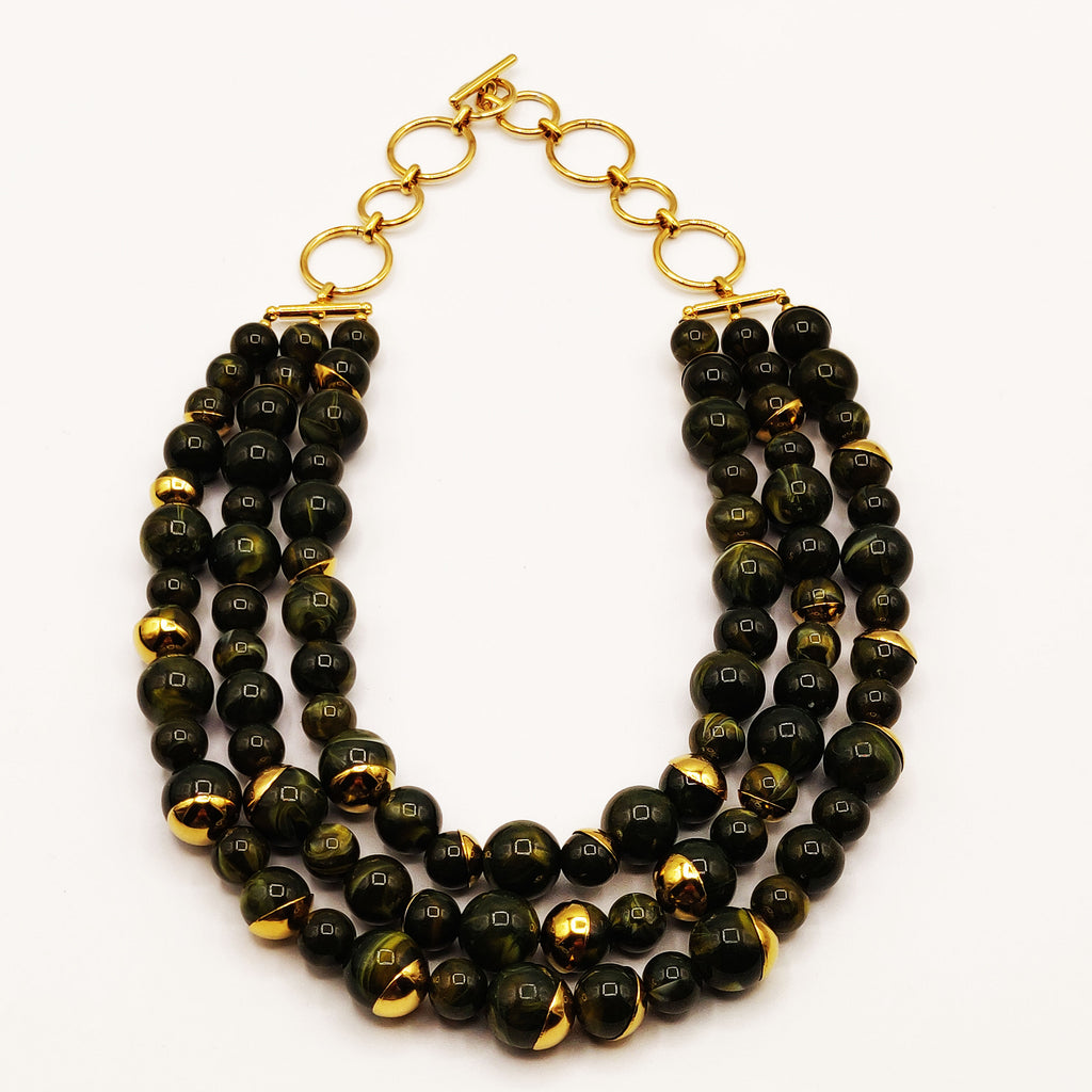 Collier Triple Rangs Perles d'imitation Kaki et Dorées Luxe