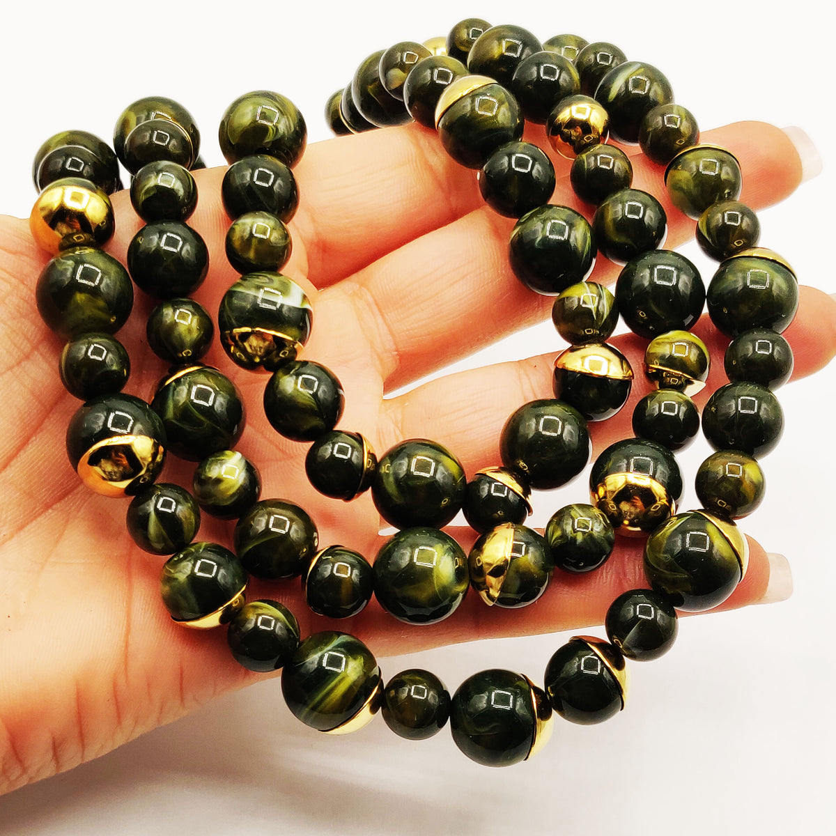 Collier Triple Rangs Perles d'imitation Kaki et Dorées Luxe