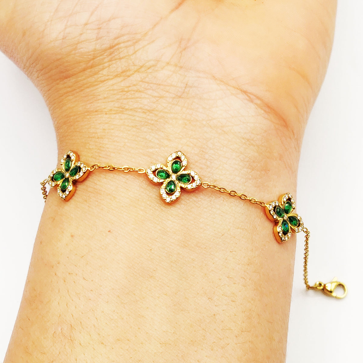 Bracelet Trèfles Verts Pointus Tour Cristaux Luxe