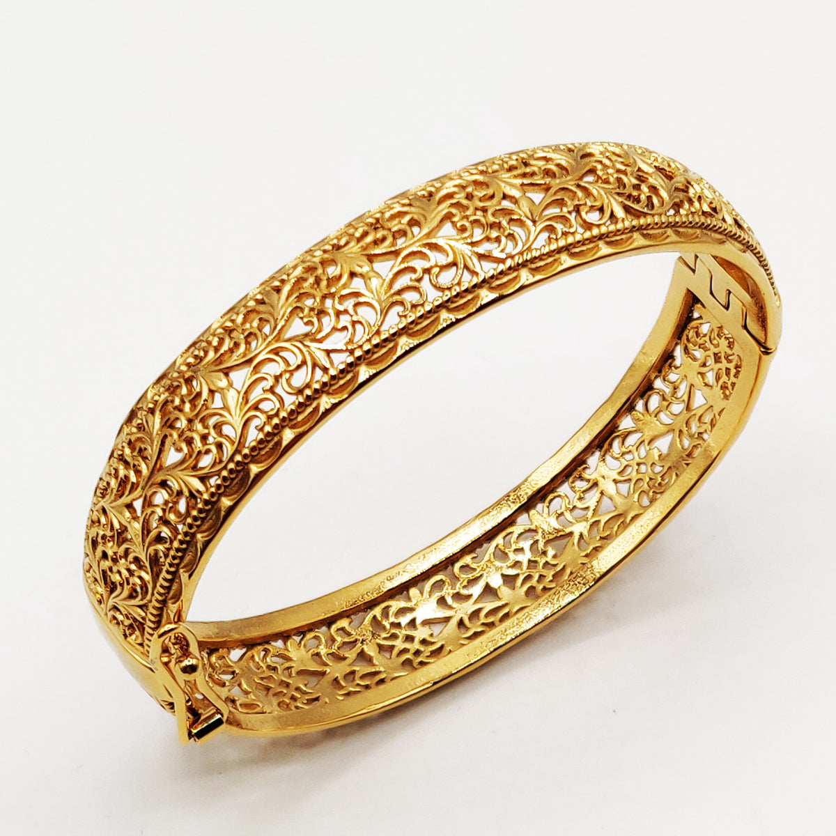 Bracelet Rigide Bombé Motifs Orientaux Côtés Torsadés Luxe