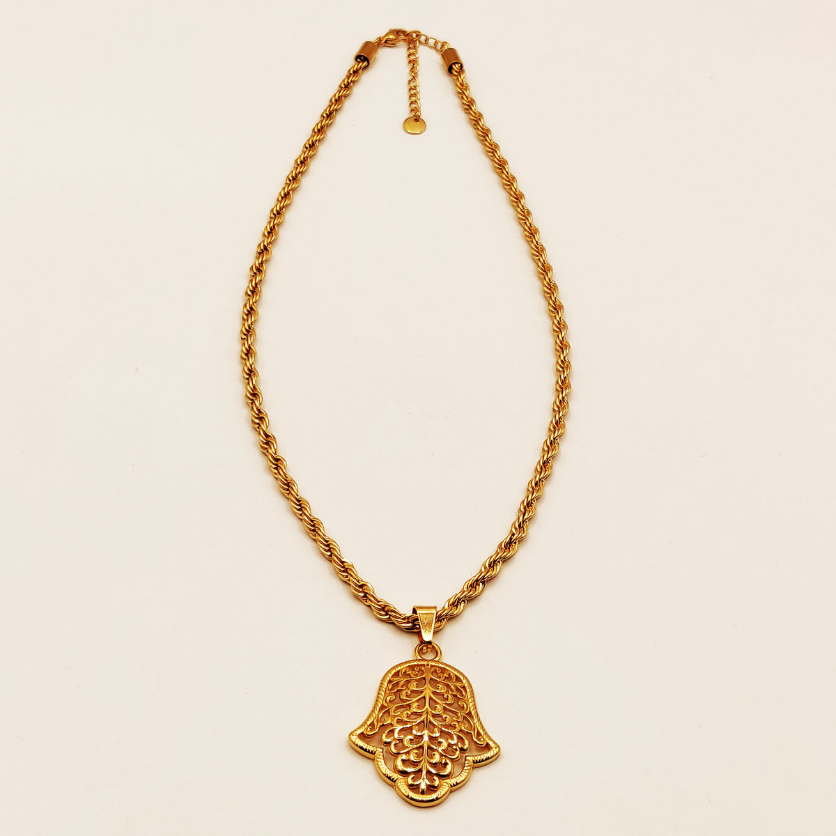 Collier Torsade Pendentif Main de Fatma Motifs Orientaux Luxe
