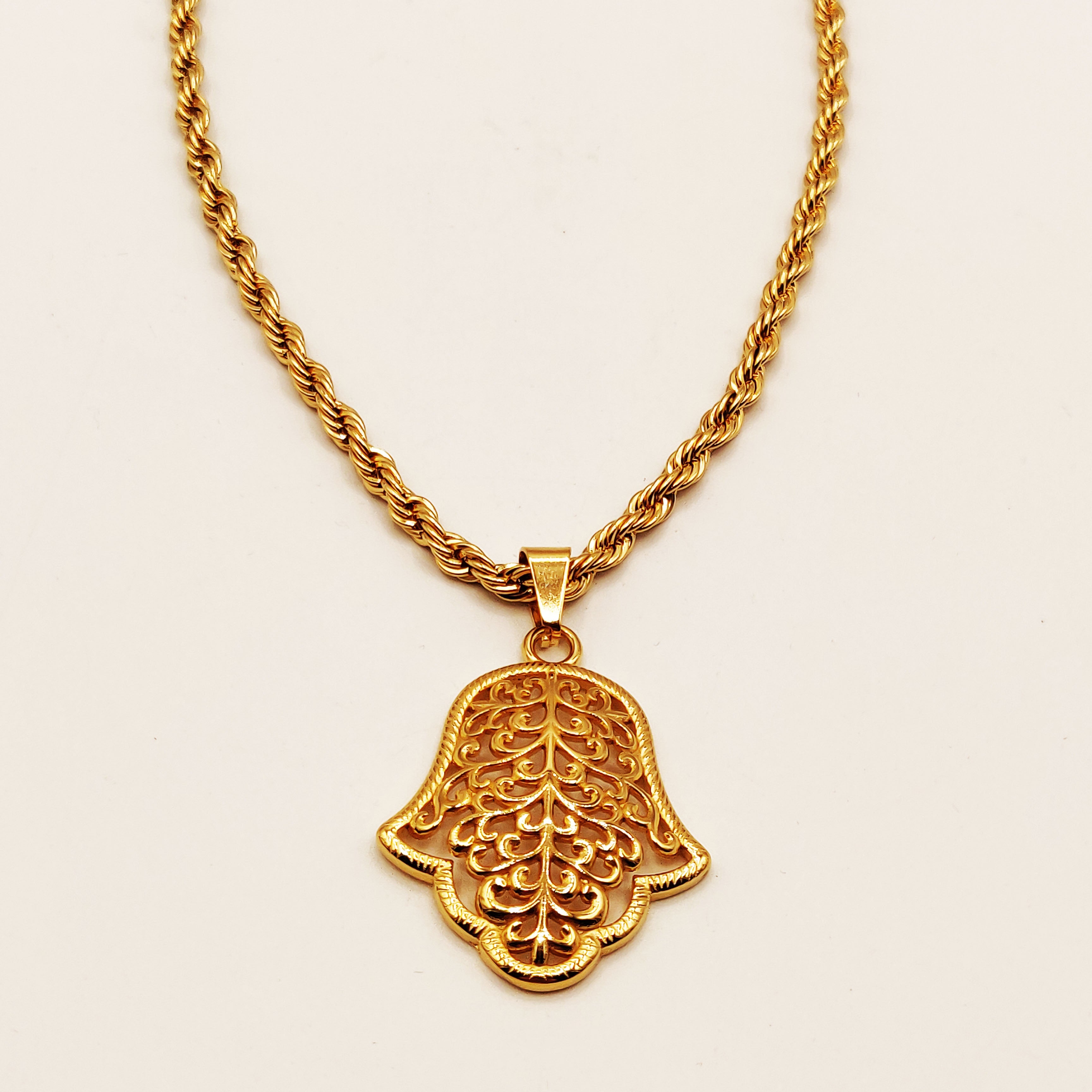 Collier Torsade Pendentif Main de Fatma Motifs Orientaux Luxe