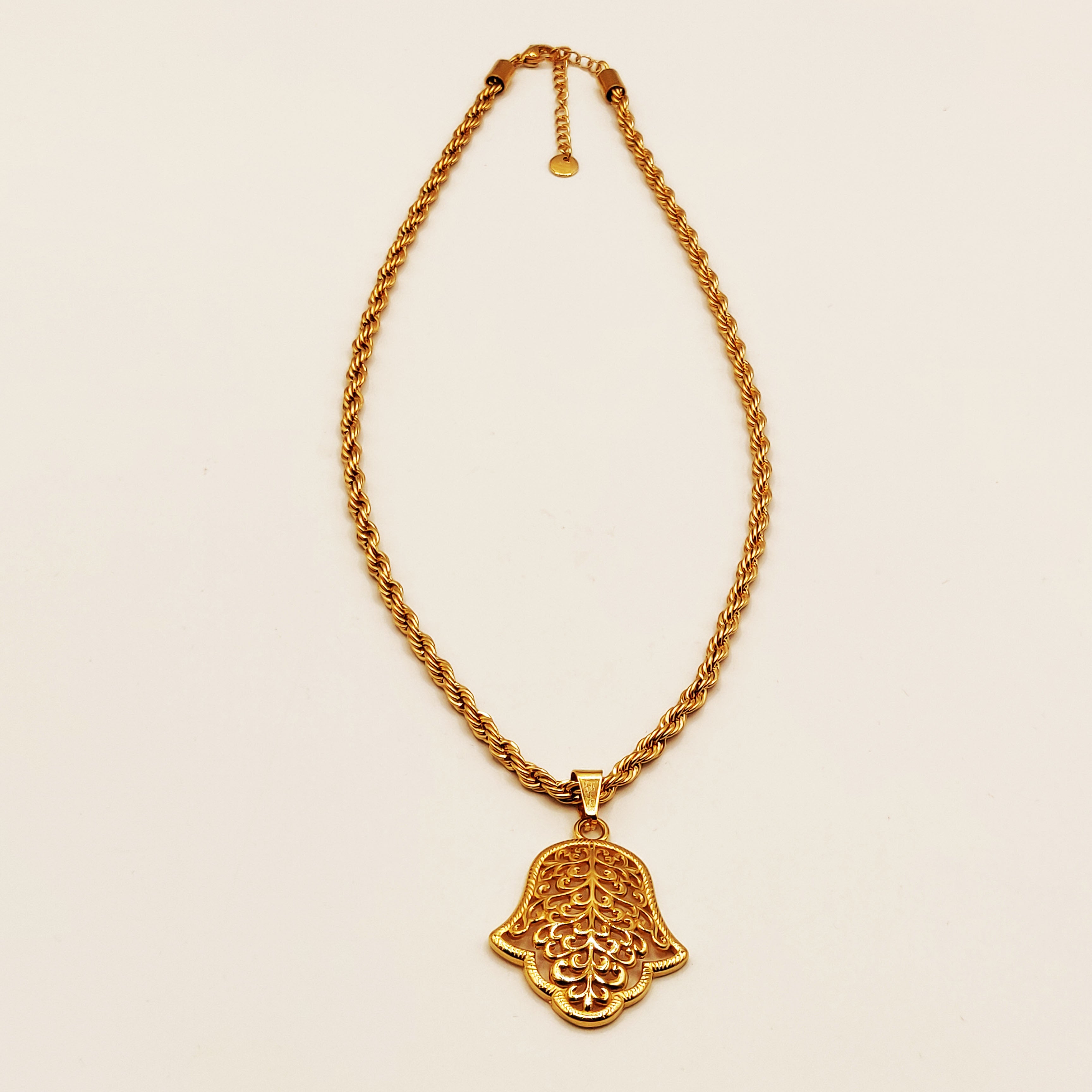 Collier Torsade Pendentif Main de Fatma Motifs Orientaux Luxe