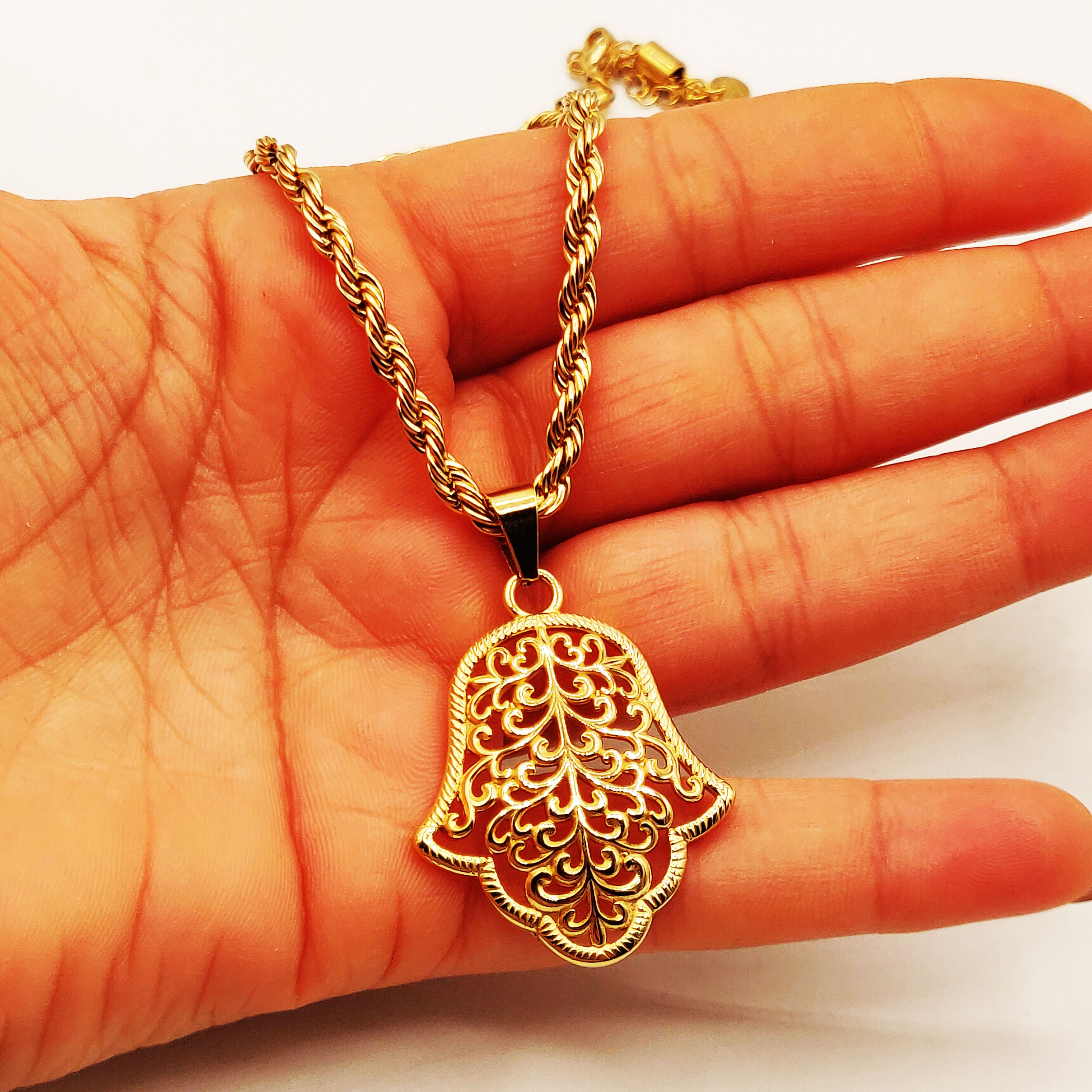 Collier Torsade Pendentif Main de Fatma Motifs Orientaux Luxe